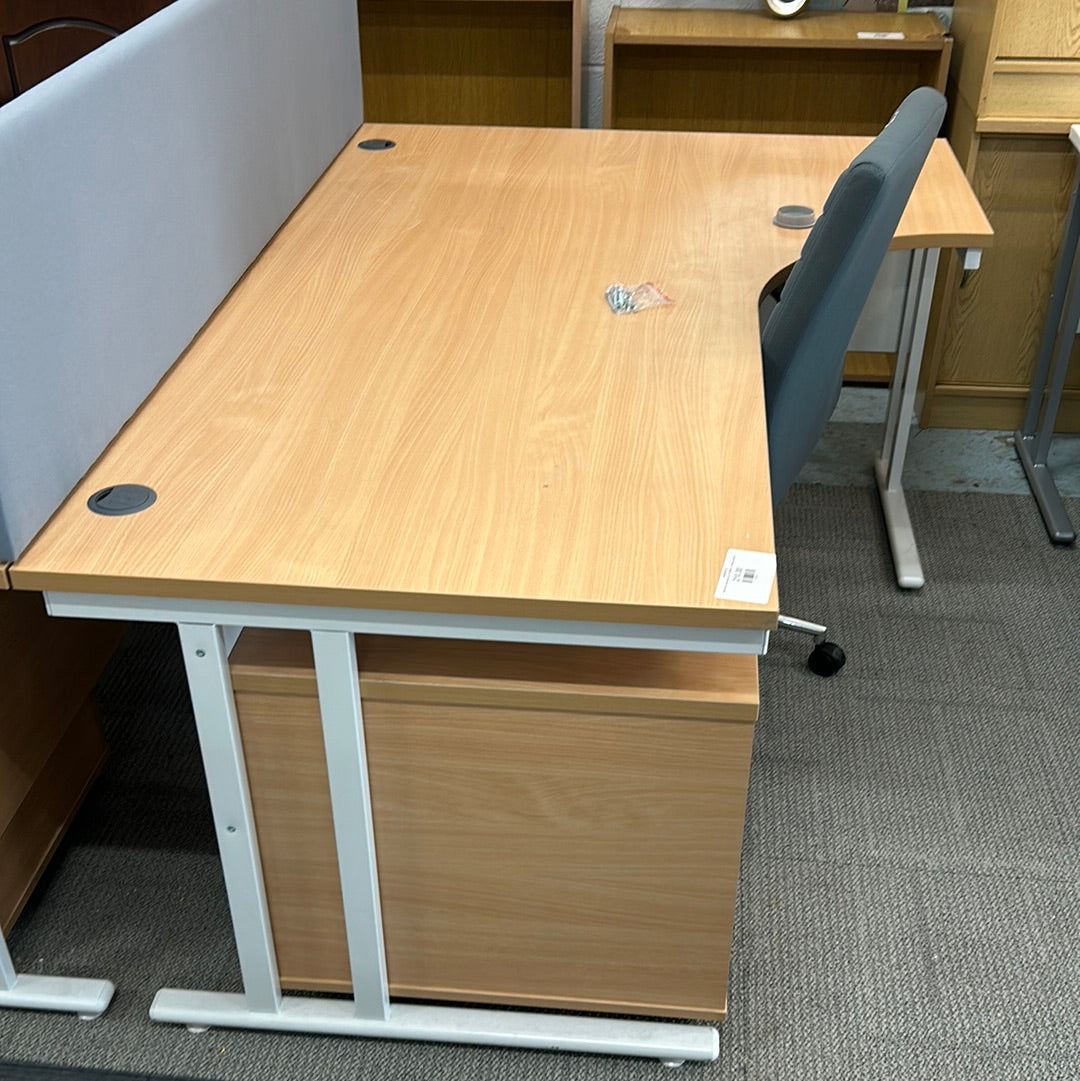 Right hand radial desk 1812  (1800mm x 1200mm)