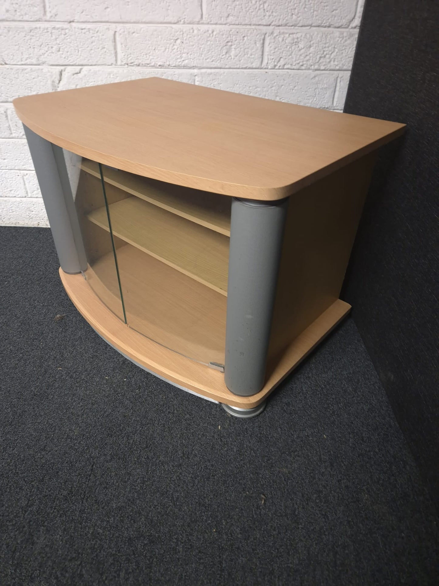Beech laminate 2 glass door low TV unit%A0(H 580 x W 800 x D 560 mm) 1225