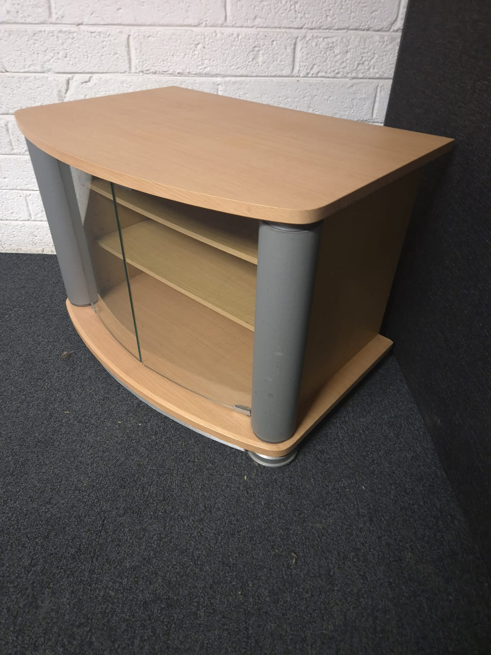 Beech laminate 2 glass door low TV unit%A0(H 580 x W 800 x D 560 mm) 1225