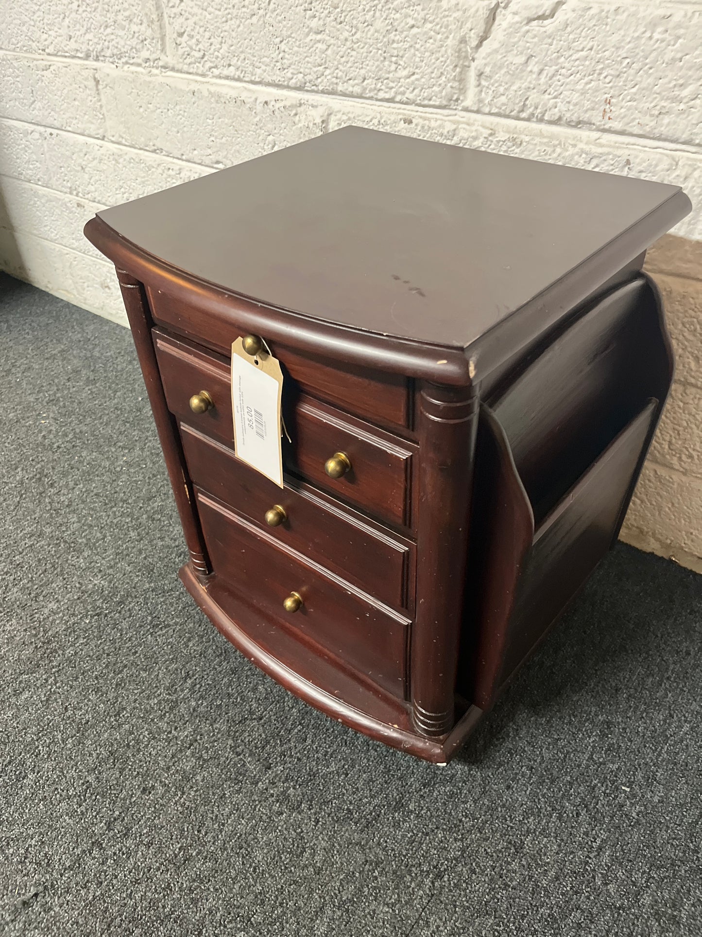 Ornate mahogany 5 drawer bedside locker with storage compartments on either side 3225