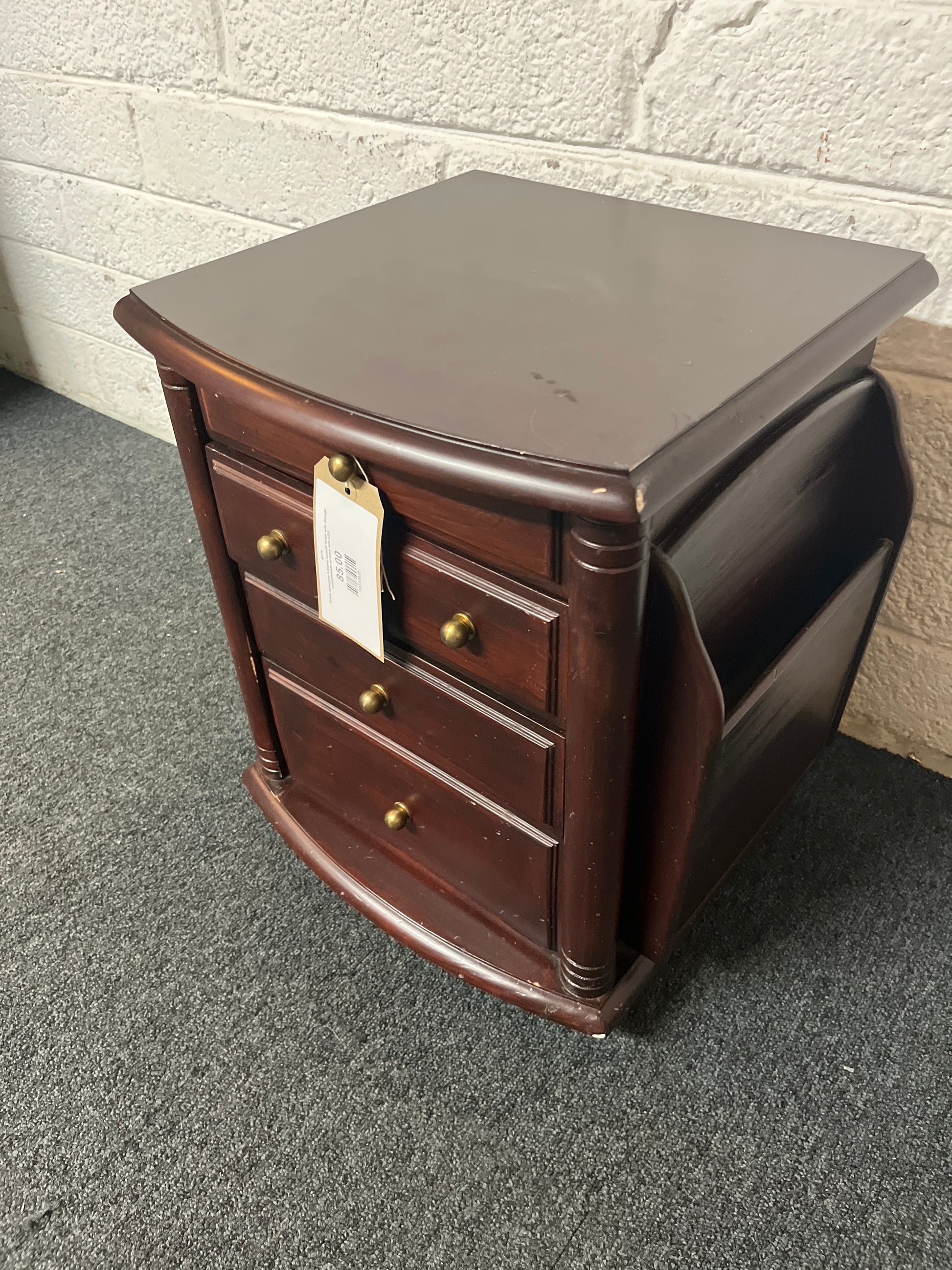 Ornate mahogany 5 drawer bedside locker with storage compartments on either side 3225