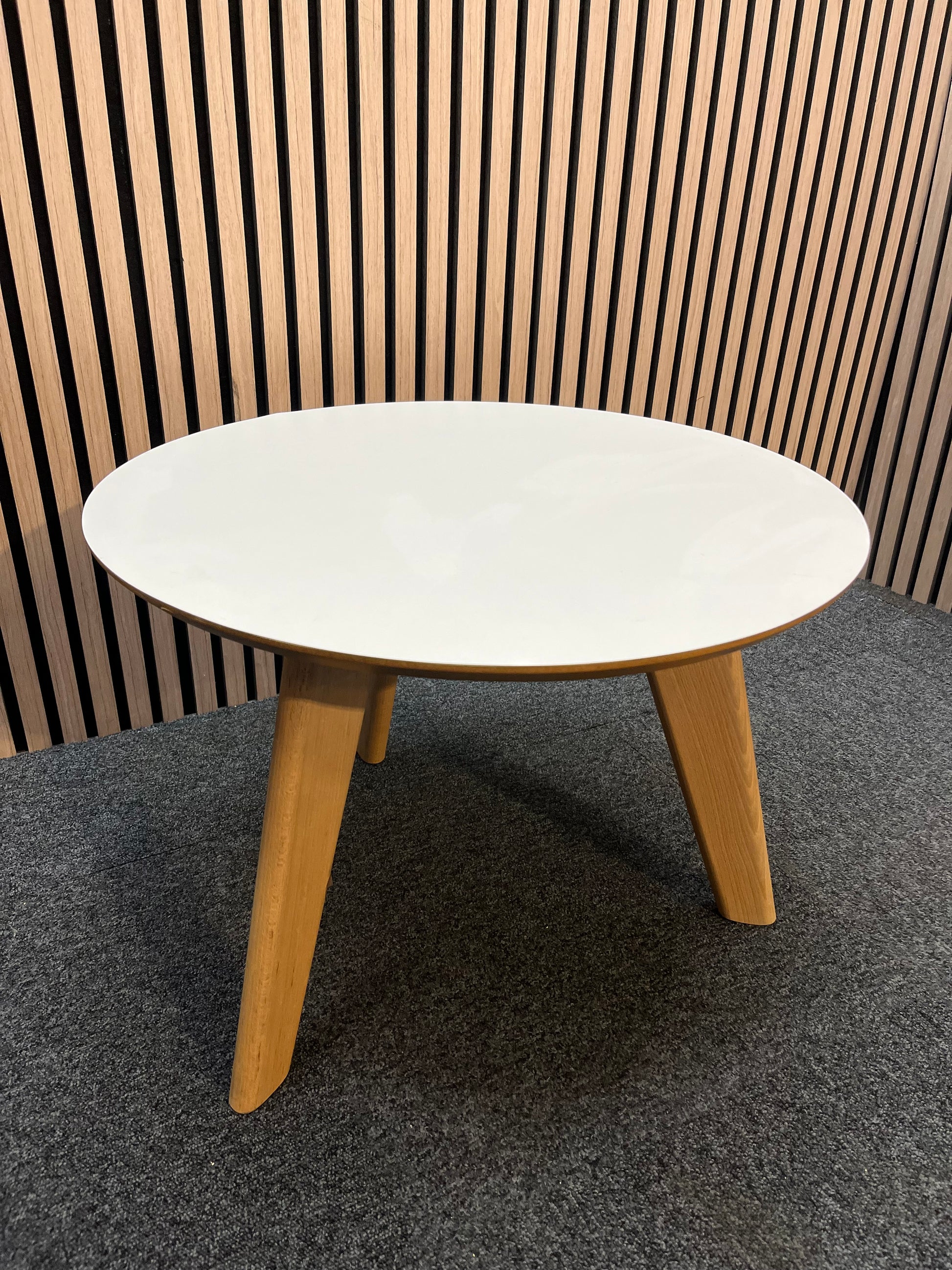 Low circular white laminate coffee table (height 41 x Diameter 60 cm) 3126