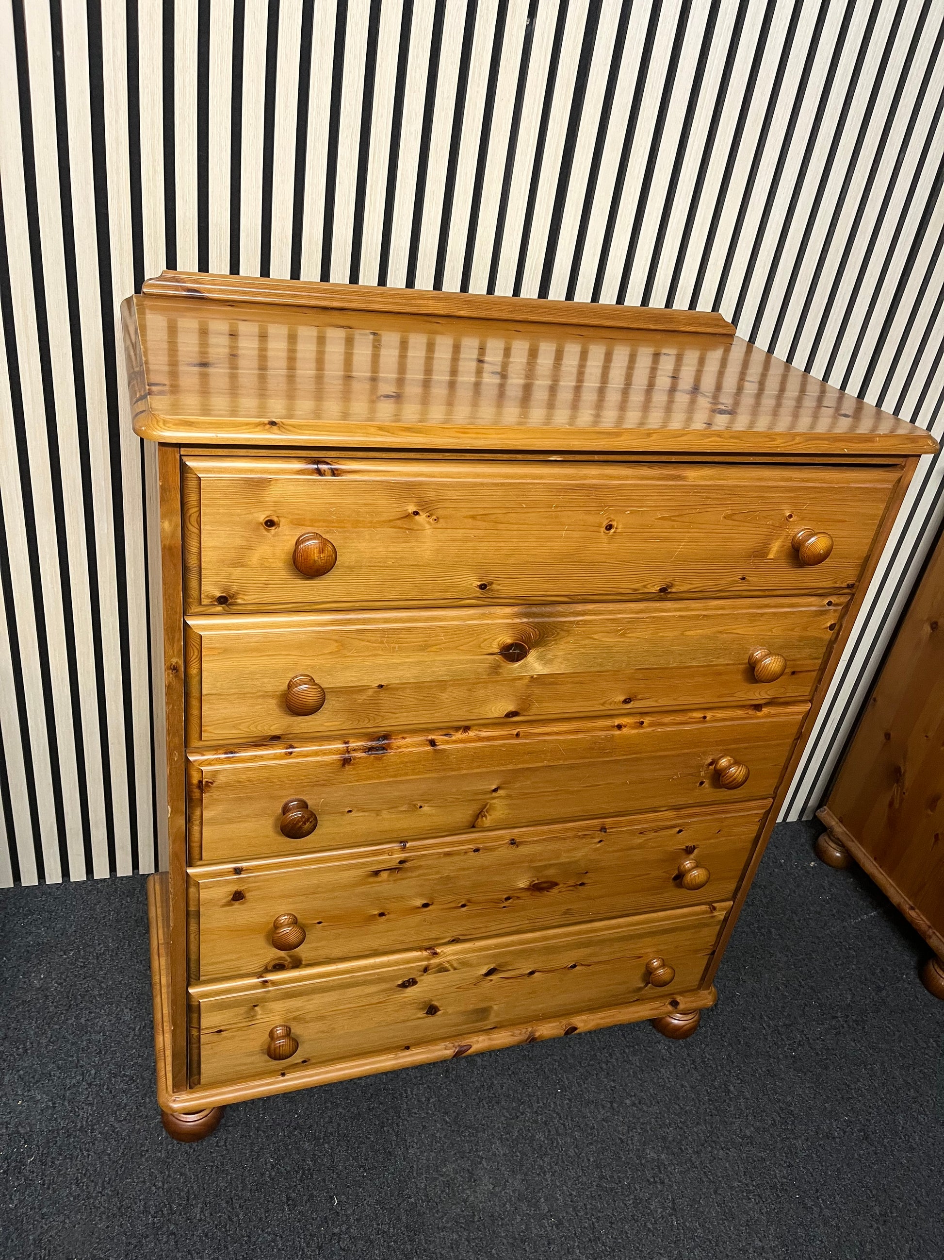 Solid Ducal pine 5 drawer chest of drawers 2325