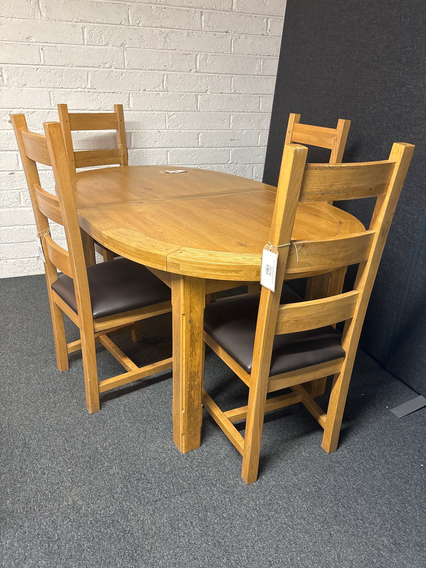 Large solid oak dining table with 4 matching solid oak leather seat chairs 2225