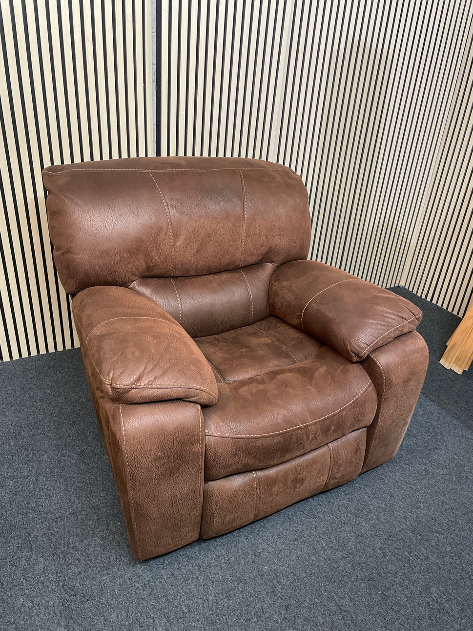 Brown Suede Single Large Recliner Armchair Great Condition 1126