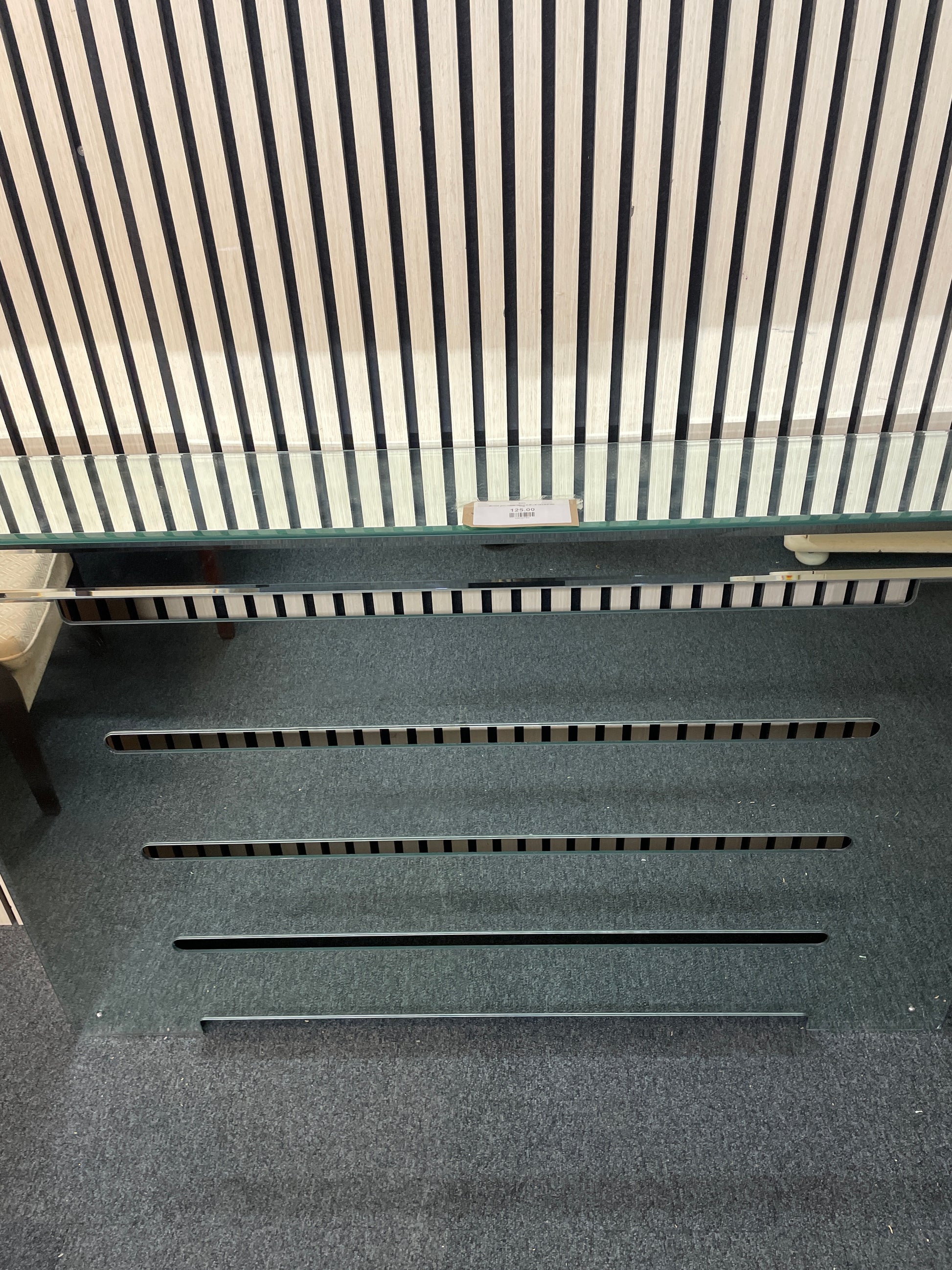 Mirrored glass radiator cabinet (H 89 x W 136 x D 21 cm) 1126