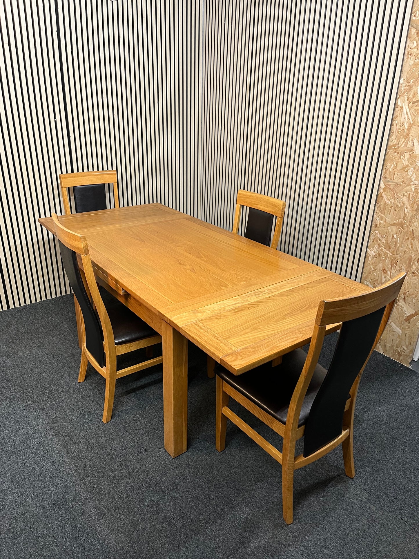 Solid oak extendable dining table (L 120 - 200 x W 90 cm) with 4 matching solid oak and black leather dining chairs  3126