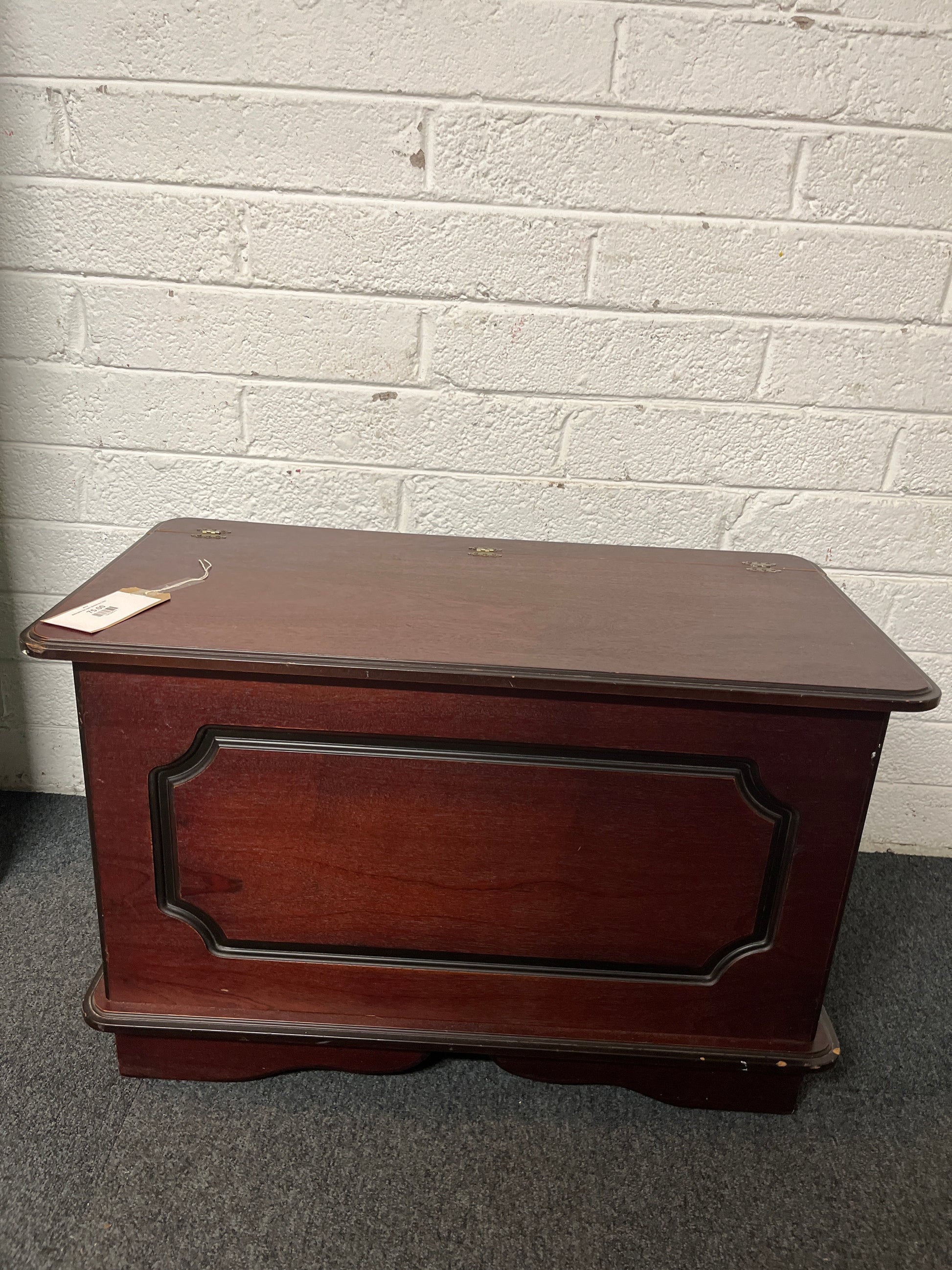 Mahogany top open blanket box 3225