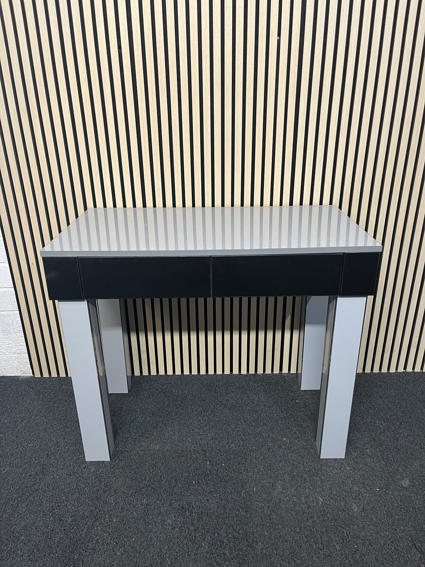 black gloss console table with grey frame (H 84 x W 100 x D 54 cm) 3325