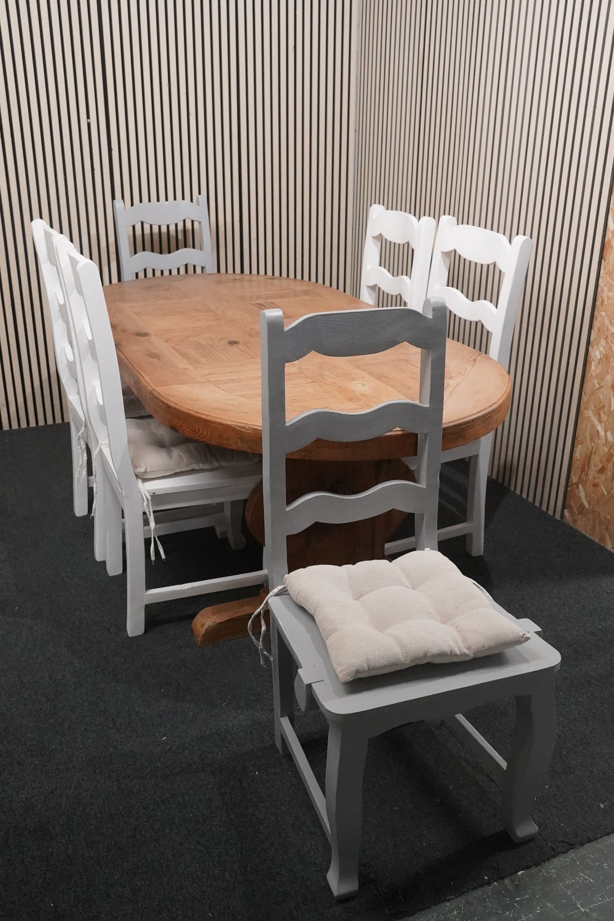 Parquet pitch pine oval table with six painted ladder-back chairs (L 200 x W 100 cm)  44342