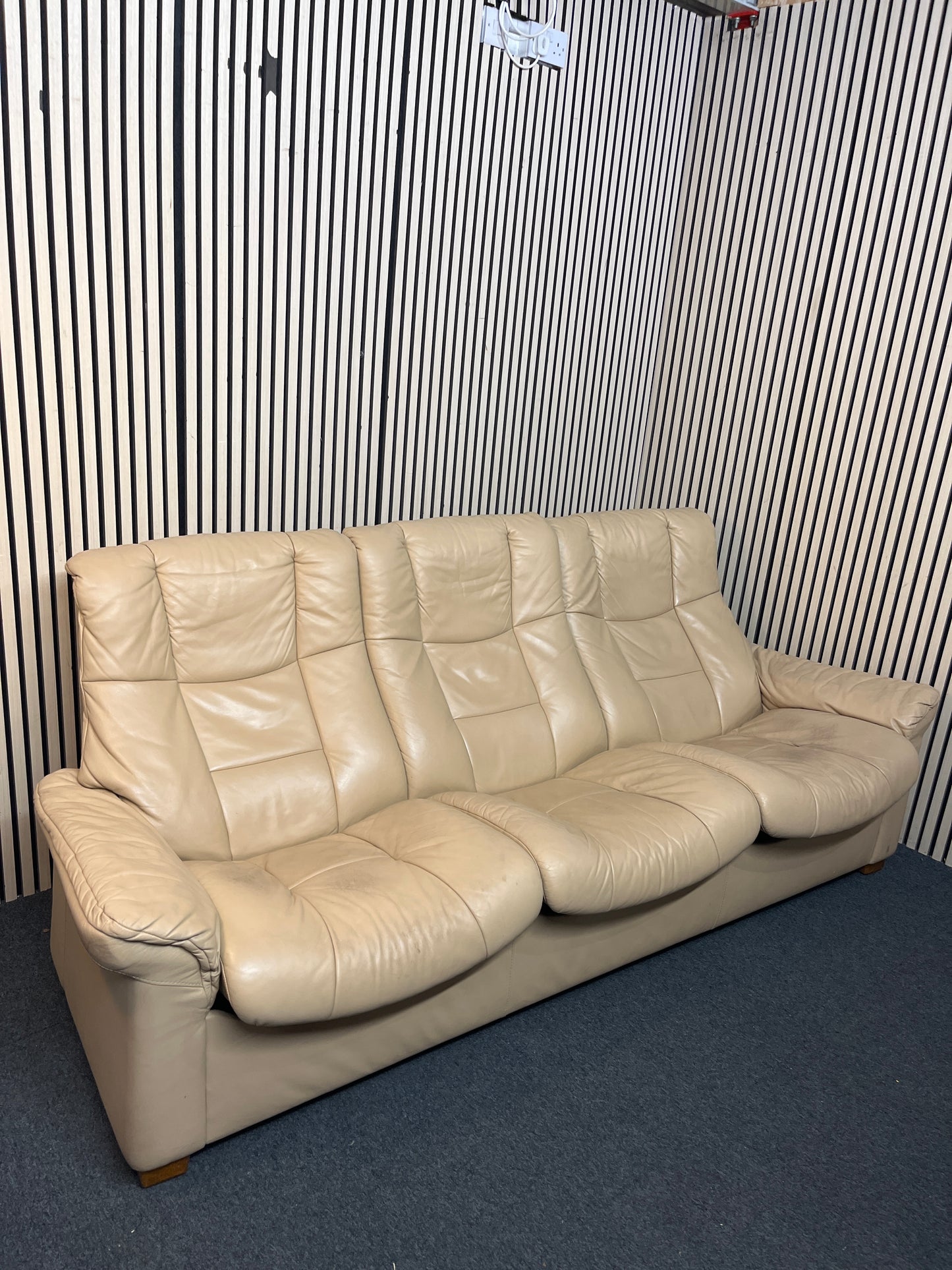 Cream leather 3 seater recliner sofa  3126