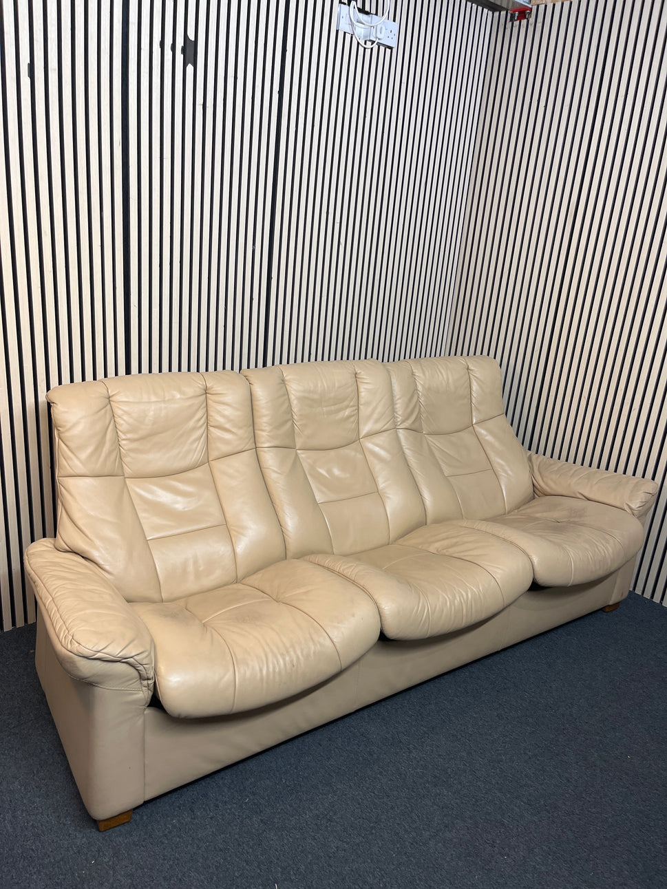 Cream leather 3 seater recliner sofa  3126