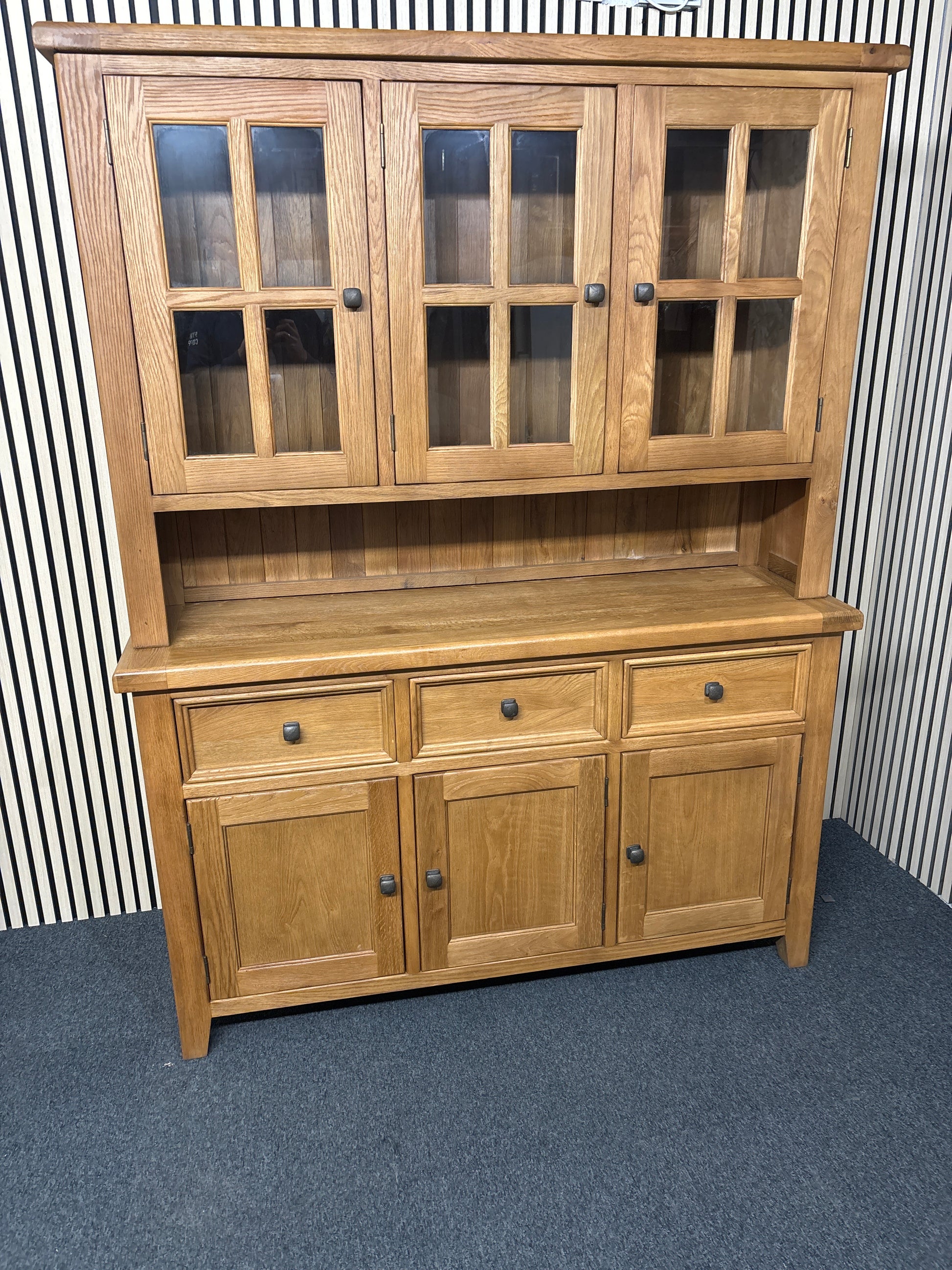 Tall solid oak 3 glass door 3 base door 3 drawer kitchen dresser 3325
H x
W x 
D x