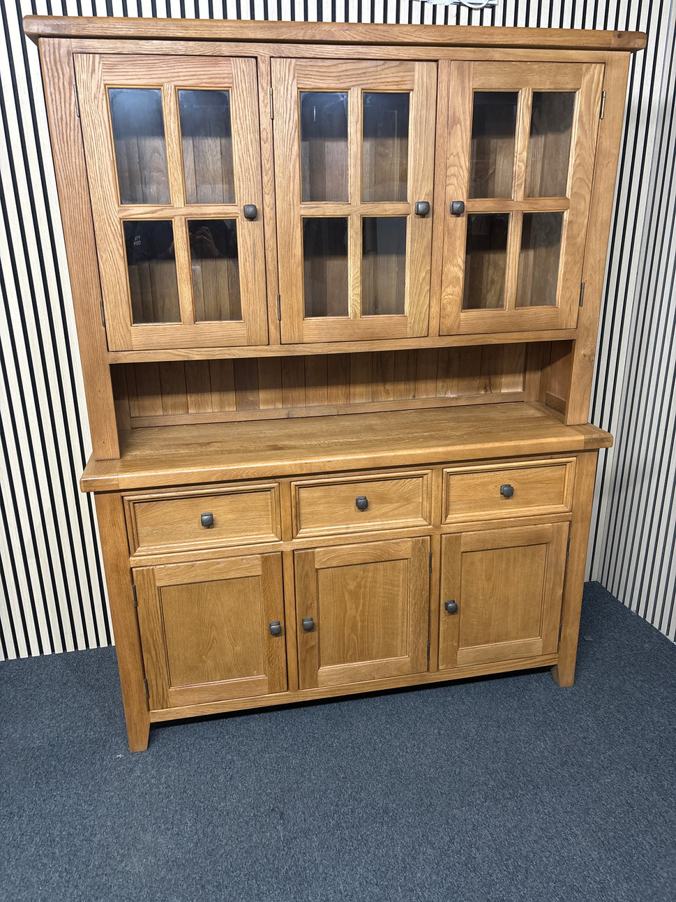 Tall solid oak 3 glass door 3 base door 3 drawer kitchen dresser 3325
H x
W x 
D x