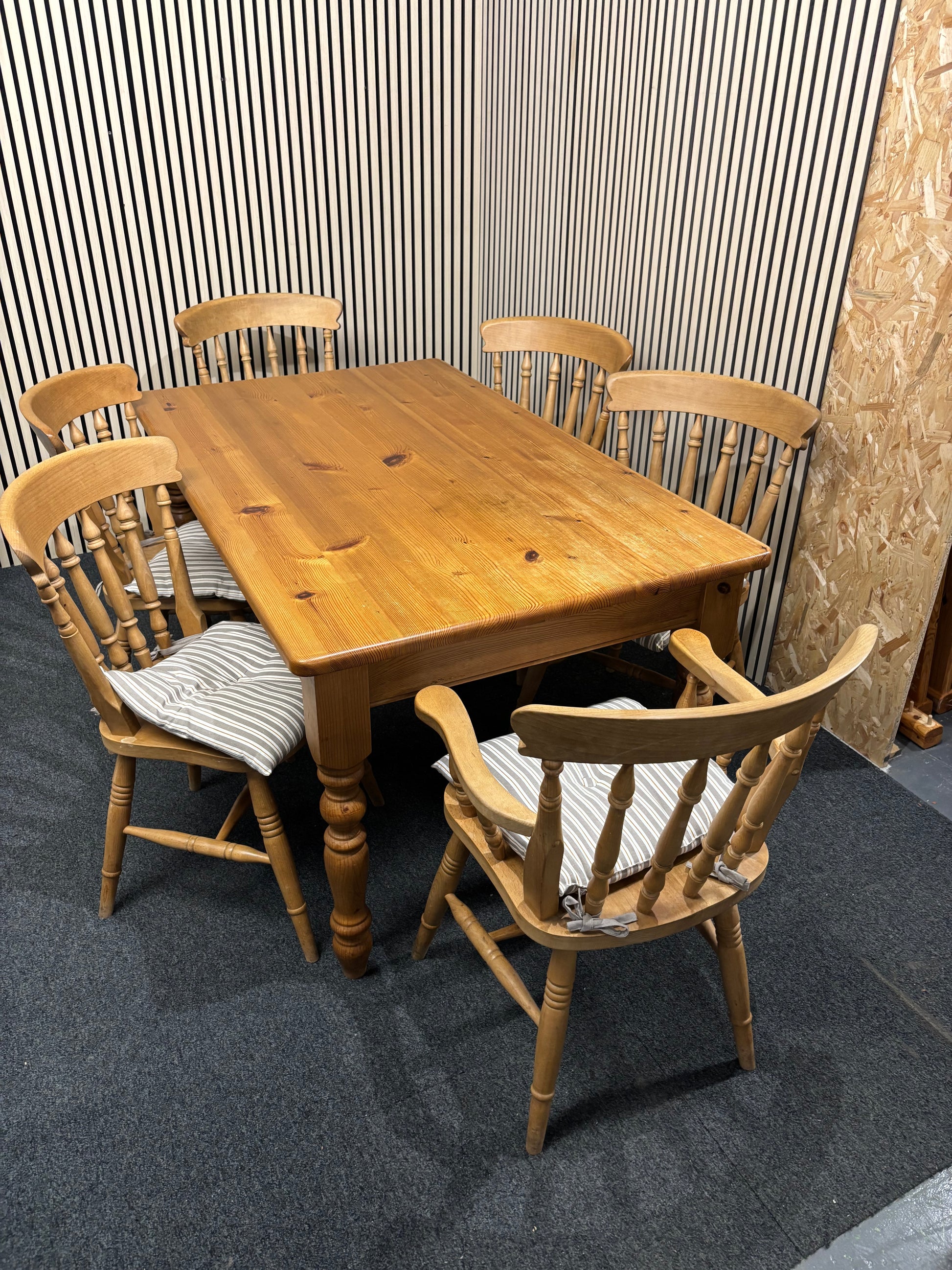 Solid farmhouse pine ractangular table with 4 no. matching chairs and 2 no. carvers
