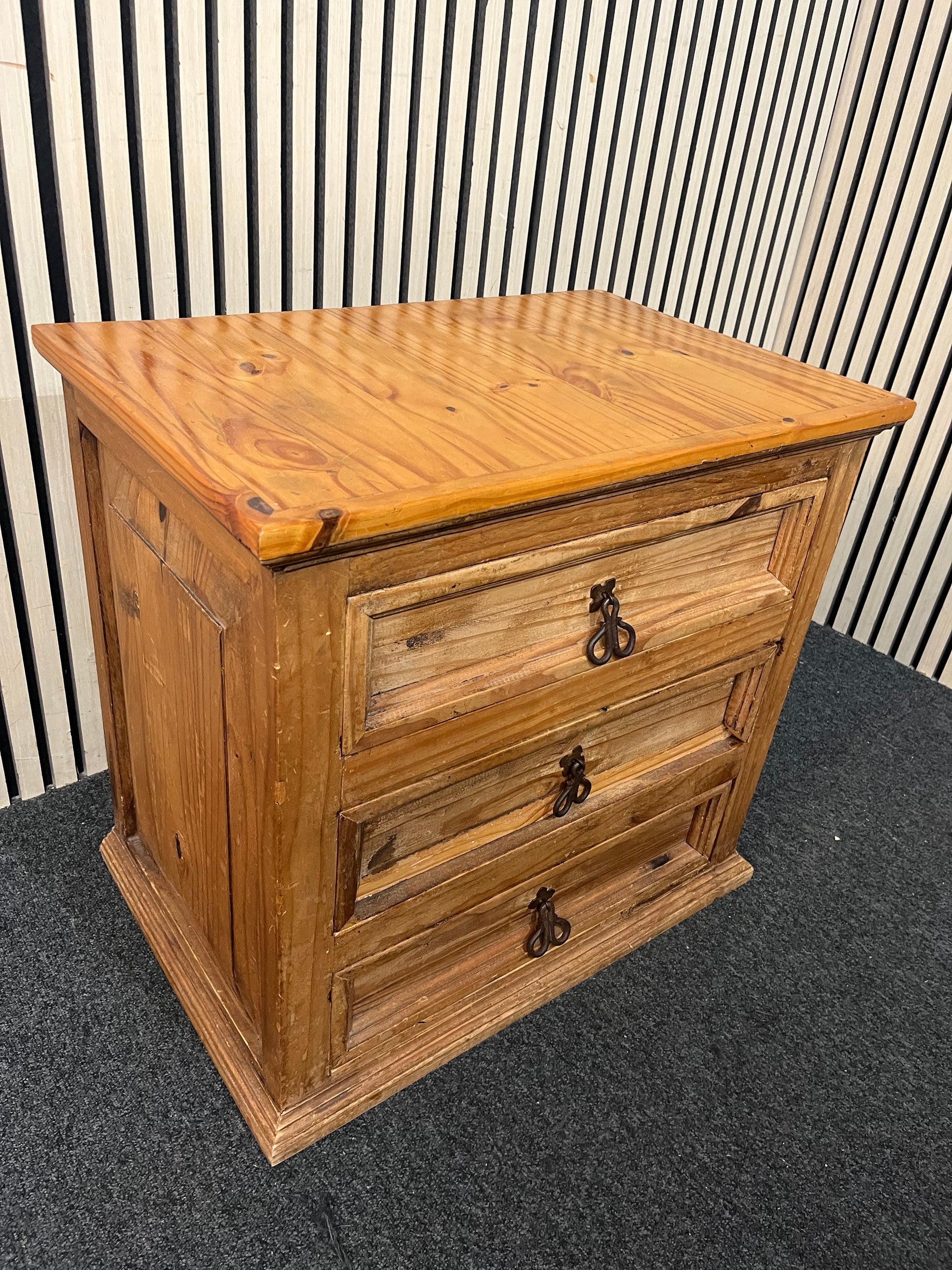 Natural pine low chest of drawers (H 60 x W 64 x D 42 cm) 43956