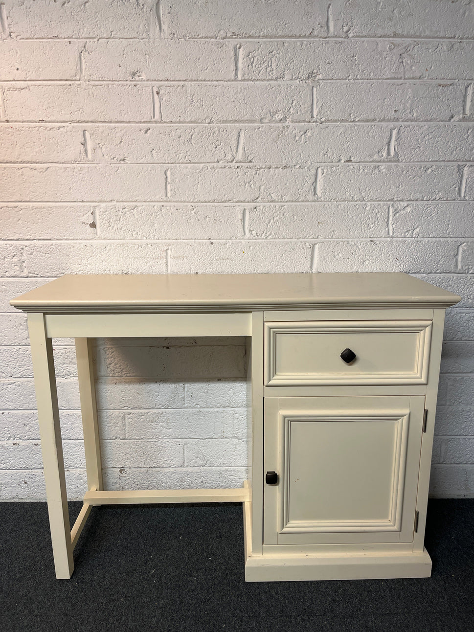 White painted 1 door 1 drawer console dressing table (H  82 x W 110 x D 40 cm 2225