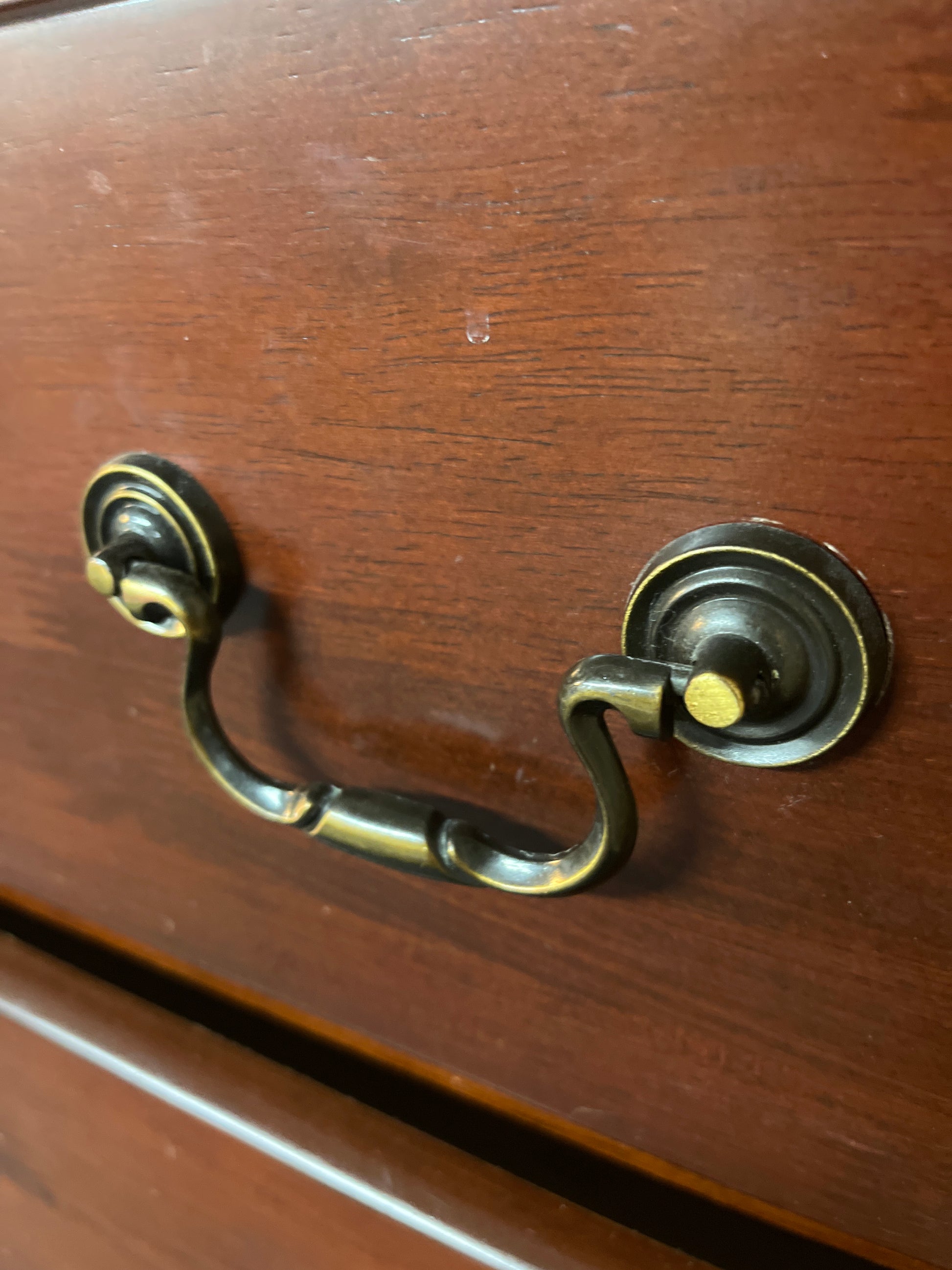 Mahogany 5 drawer ornate handles chest of drawers- bottom 2 drawers have problems closing 1325