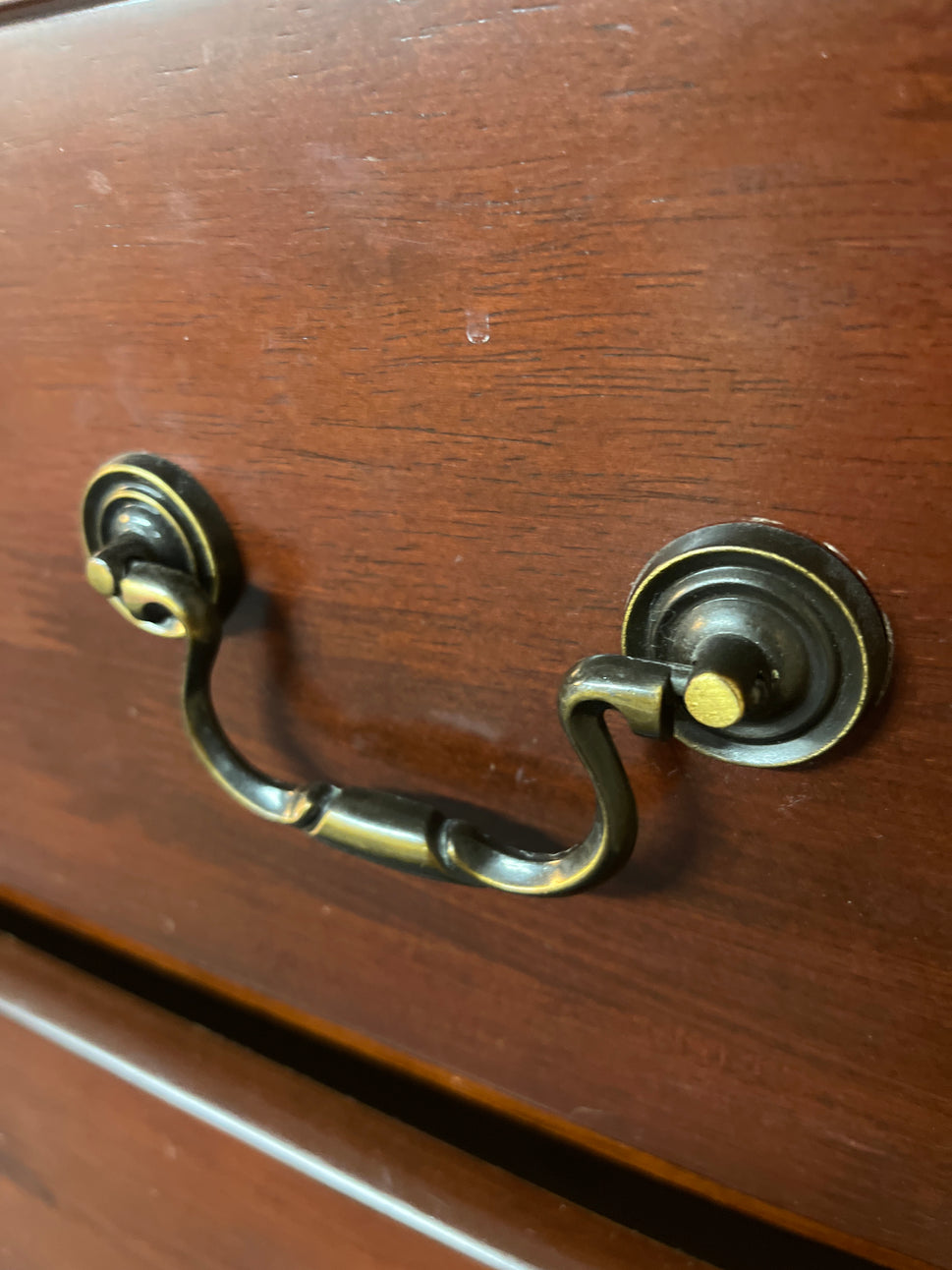 Mahogany 5 drawer ornate handles chest of drawers- bottom 2 drawers have problems closing 1325