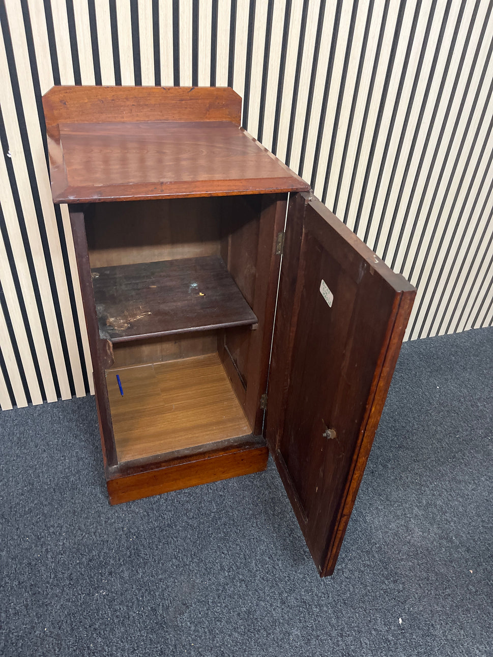 Antique dark wood one door bedside locker with gold effect triangle handle (H 76 x W 43 x D 48 cm) 2325