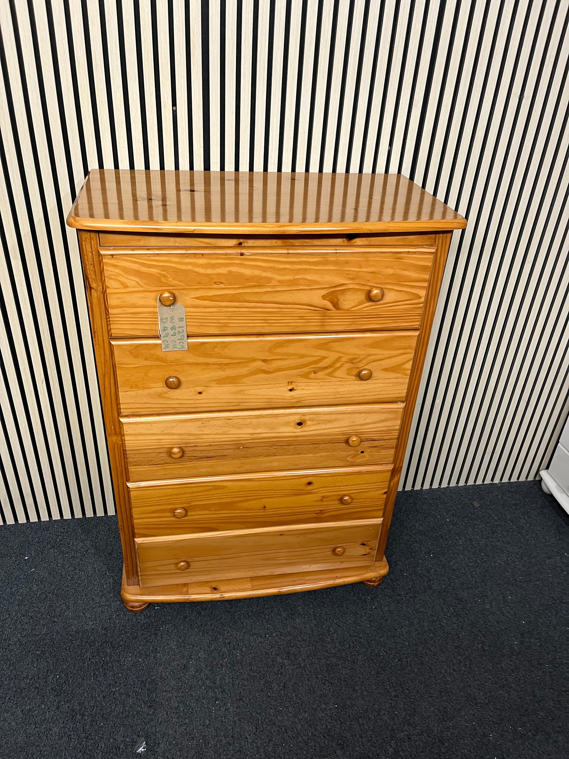 Tall 5 drawer pine chest of drawers with five spacious drawers.