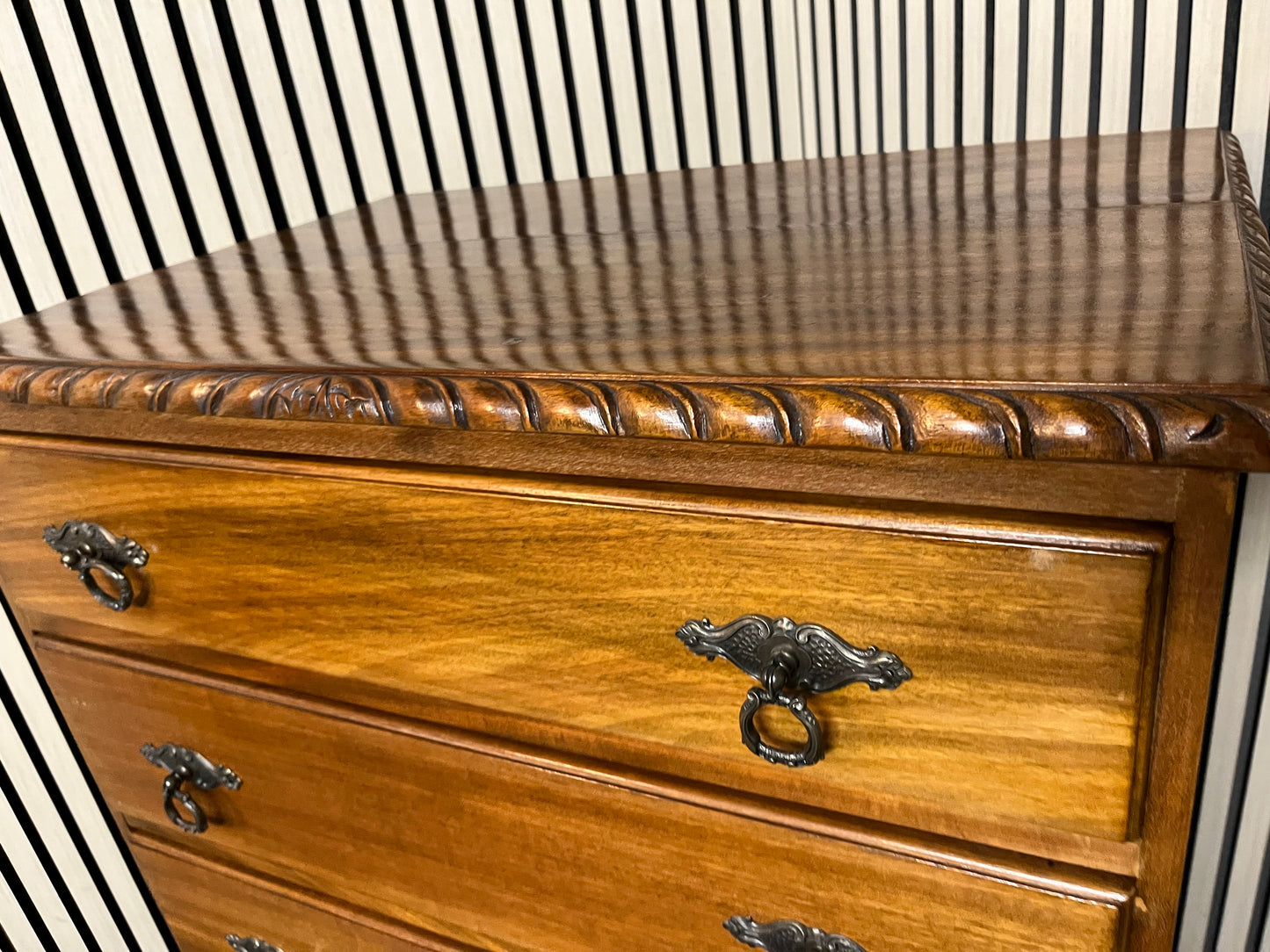 Tall 5 high mahogany chest of drawers (H 115 x W 70 x D 50 cm) 2325