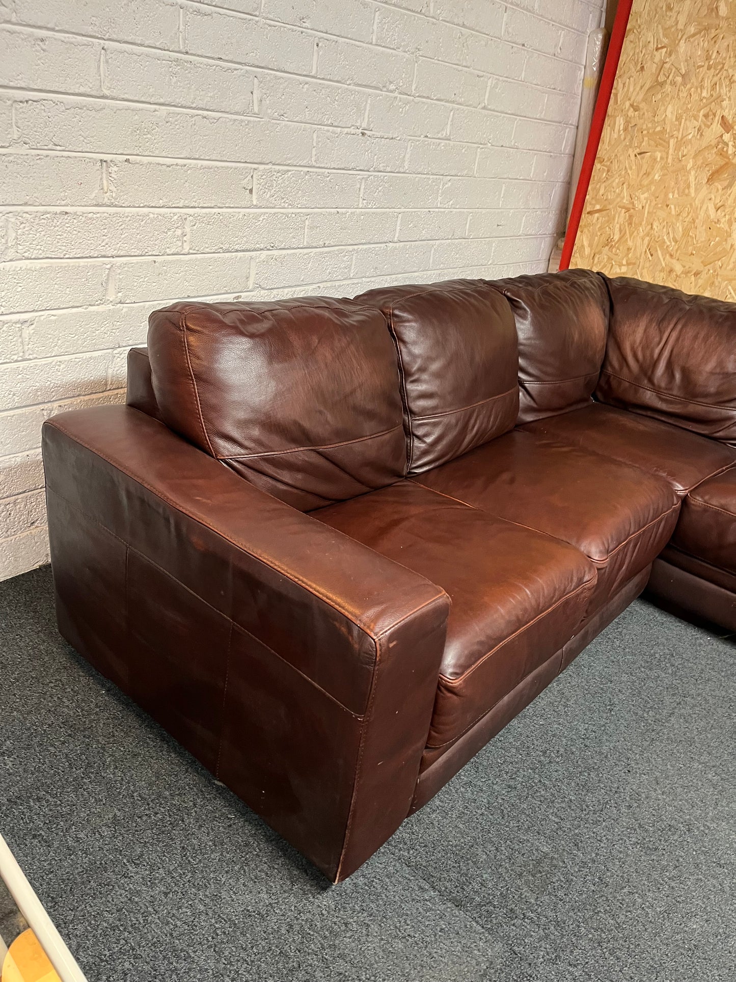 Large corner brown leather suite 1325