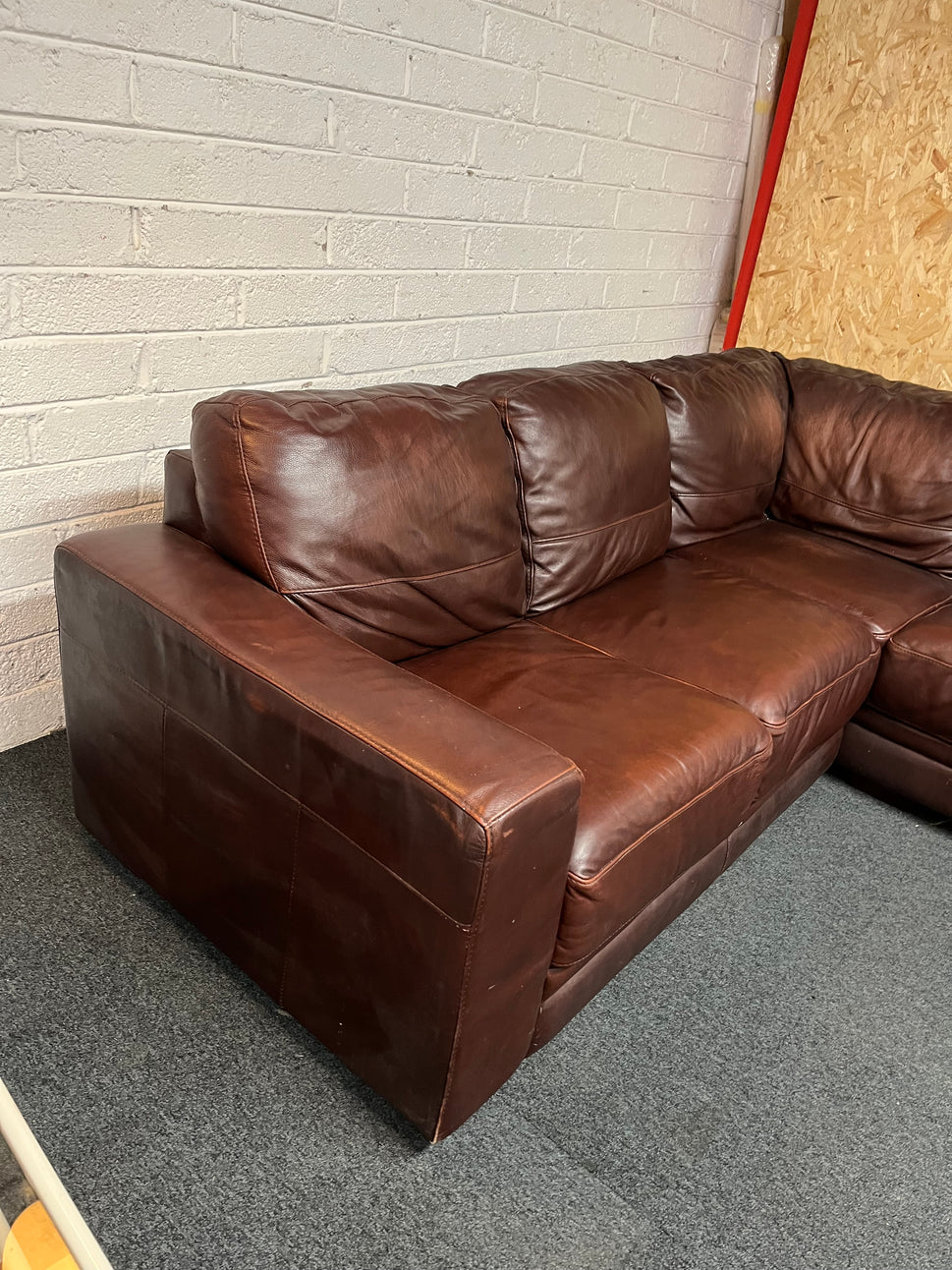 Large corner brown leather suite 1325
