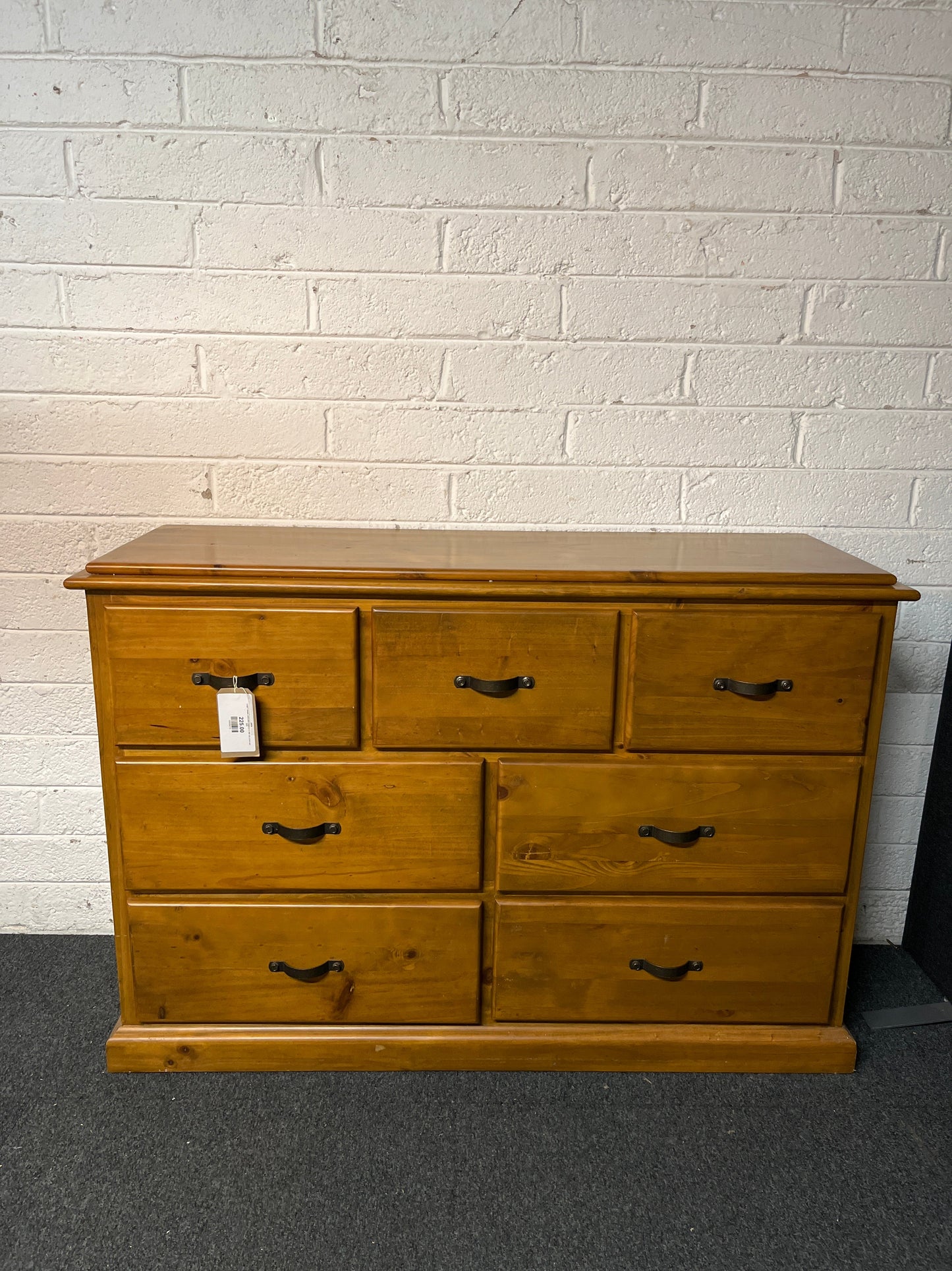 Large 7 drawer solid pine chest (H 93 xW 135 x D 41 cm) 3225
