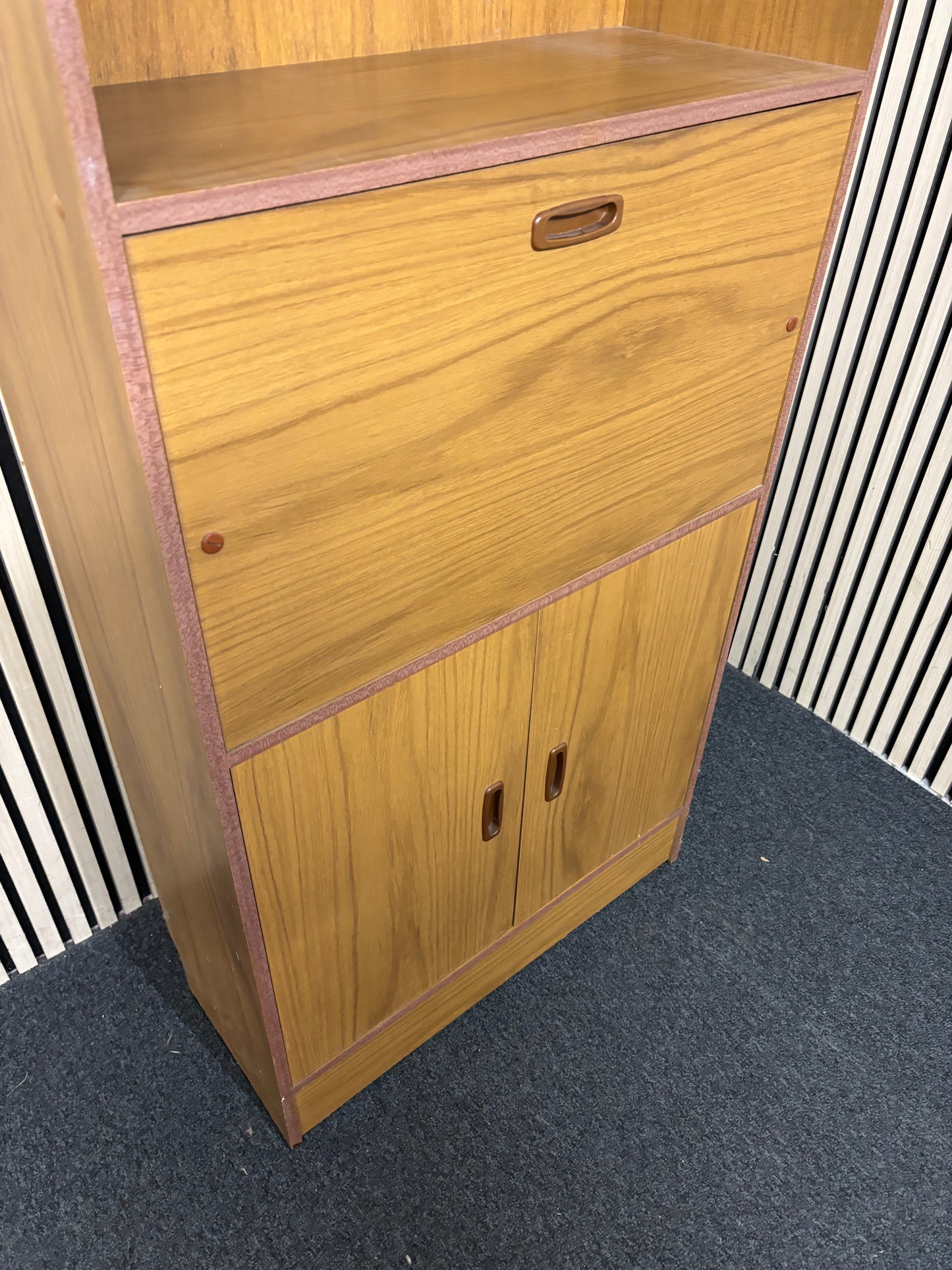 Retro teak 2 door top open mid century display unit with sliding glass top doors (H 180 x W 74 x D 30 cm) 43597