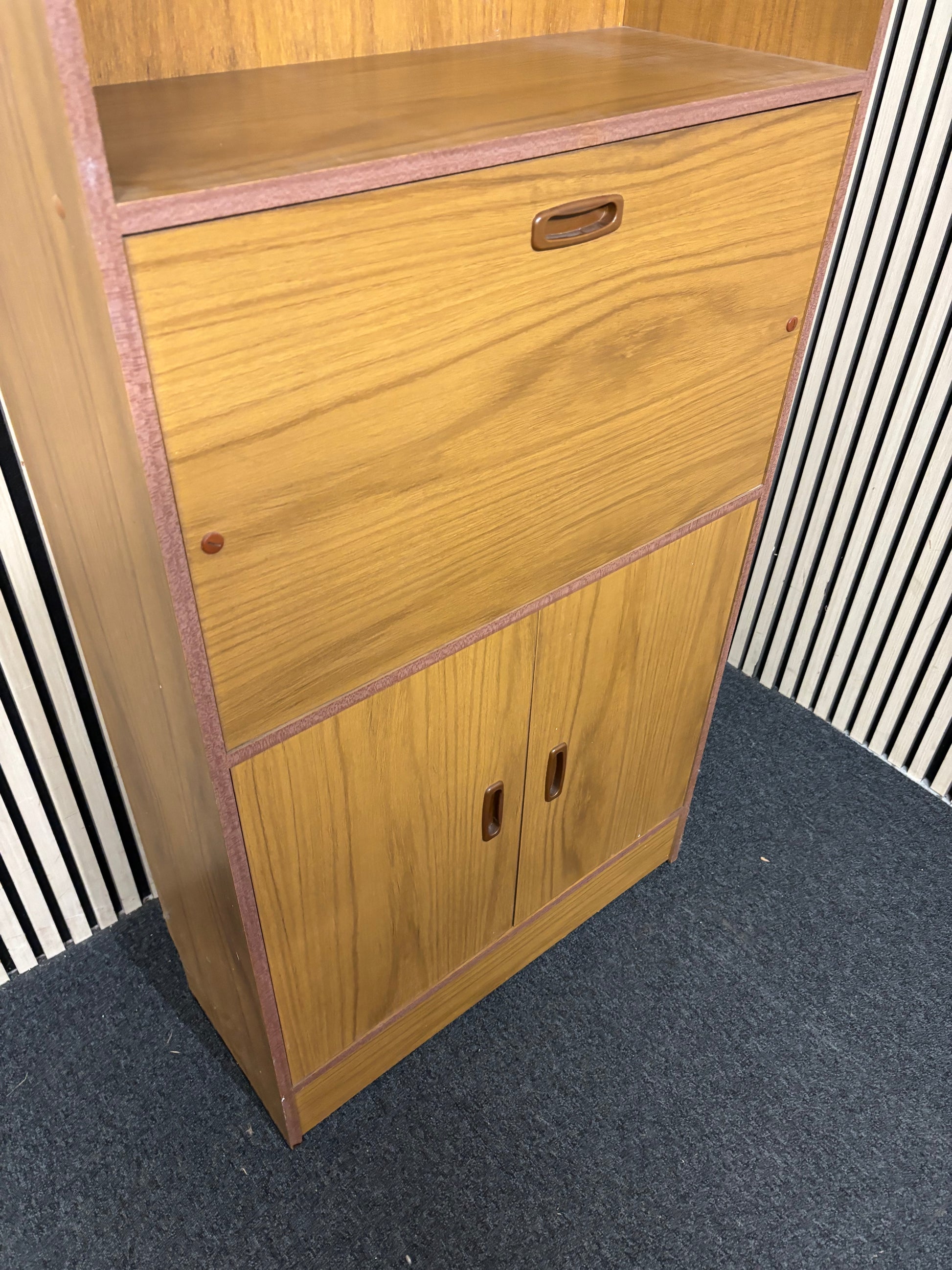 Retro teak 2 door top open mid century display unit with sliding glass top doors (H 180 x W 74 x D 30 cm) 43597