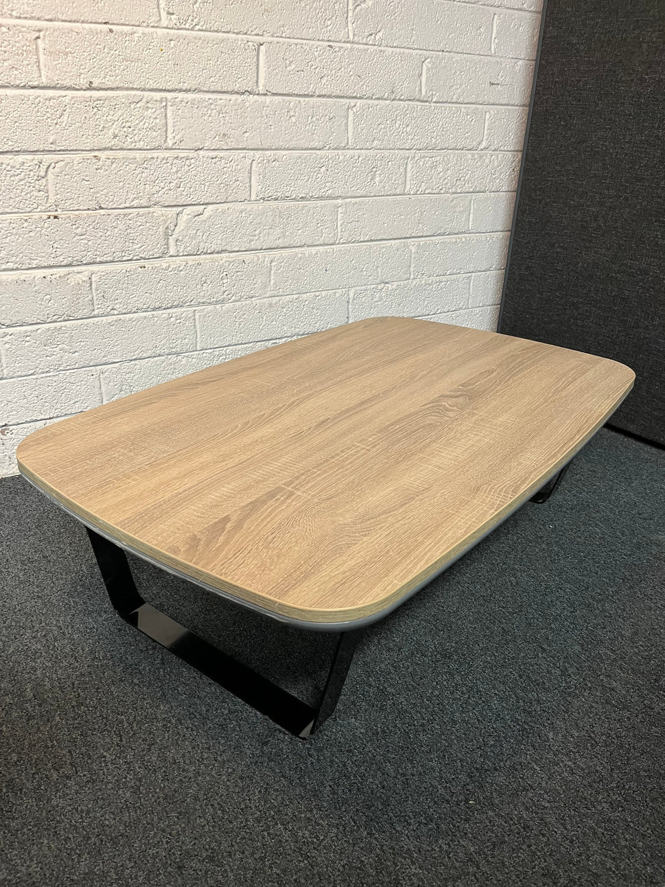 NEW magnum Oak laminate coffee table with heavy duty black metal frame (H 38 x W 110 x 75 cm)