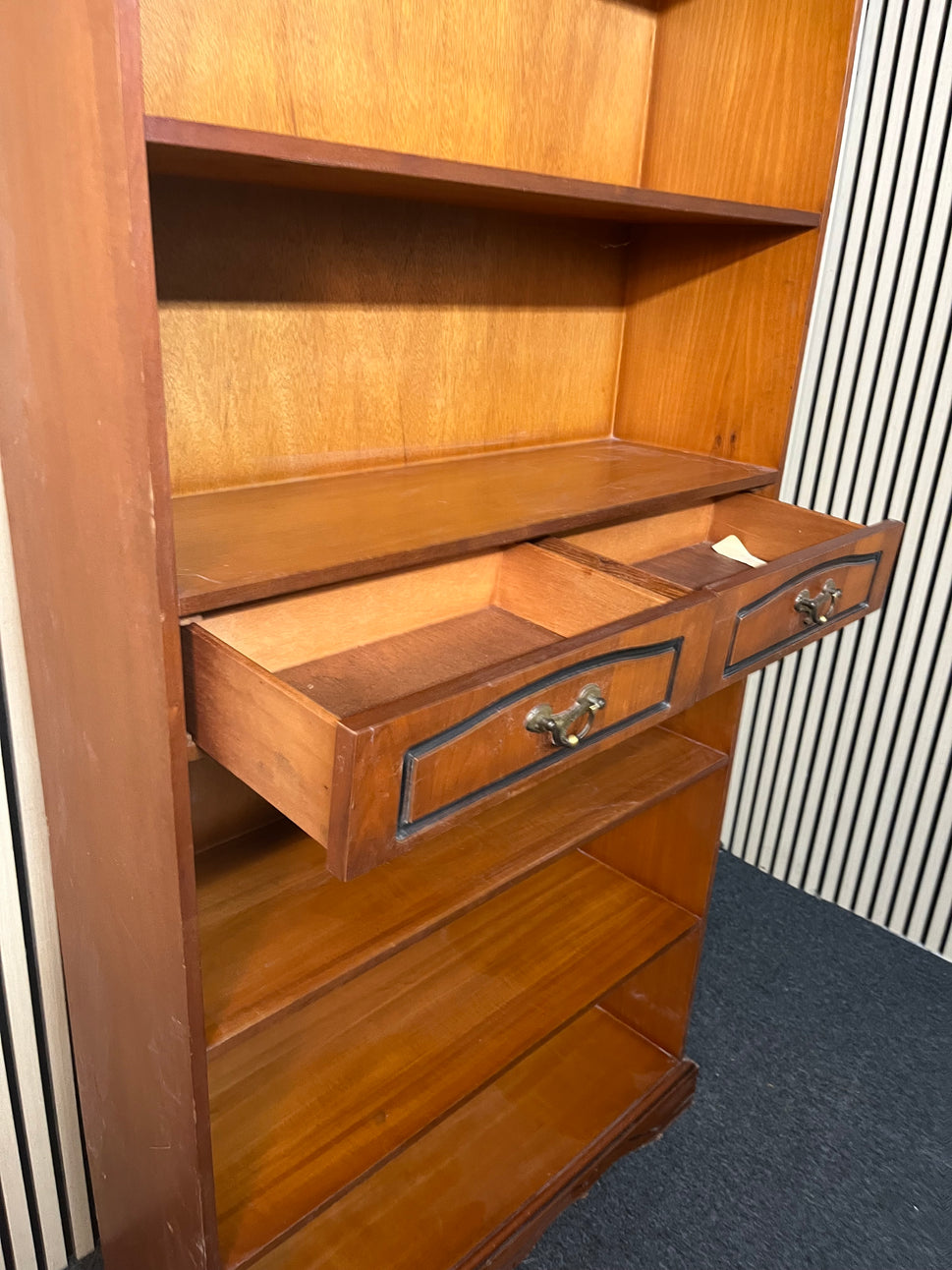 Tall Rossmore Mahogany open bookcase (H 188 x W 95 x D 30 cm) 2425