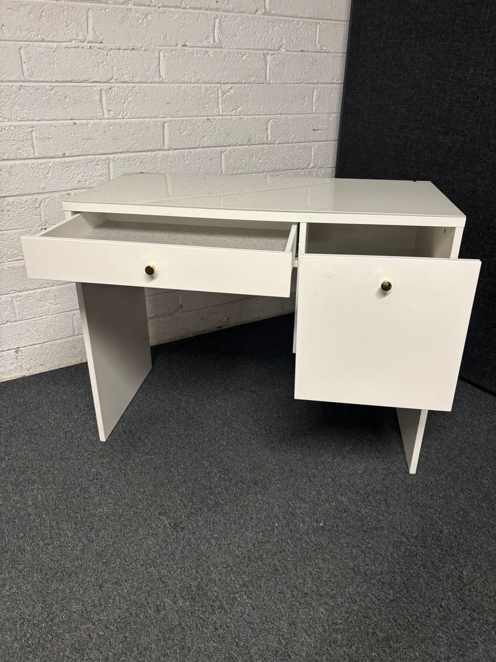 White gloss 1 door 1 drawer bedroom dressing desk 1000Wx480Dx780H 2225