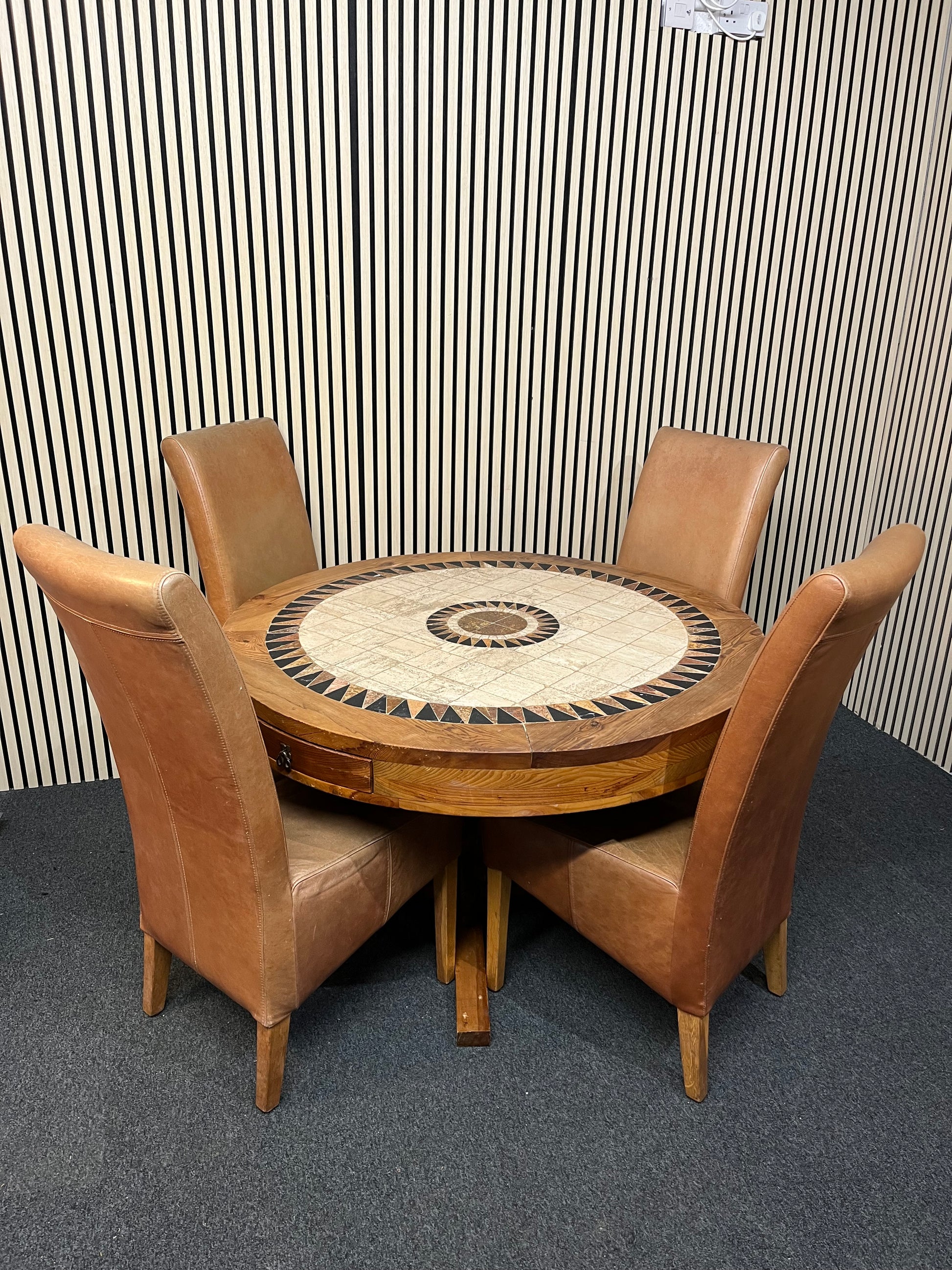Solid pine and tiled circular table (120 cm diameter), central base with 4 tan leather seats 1425
