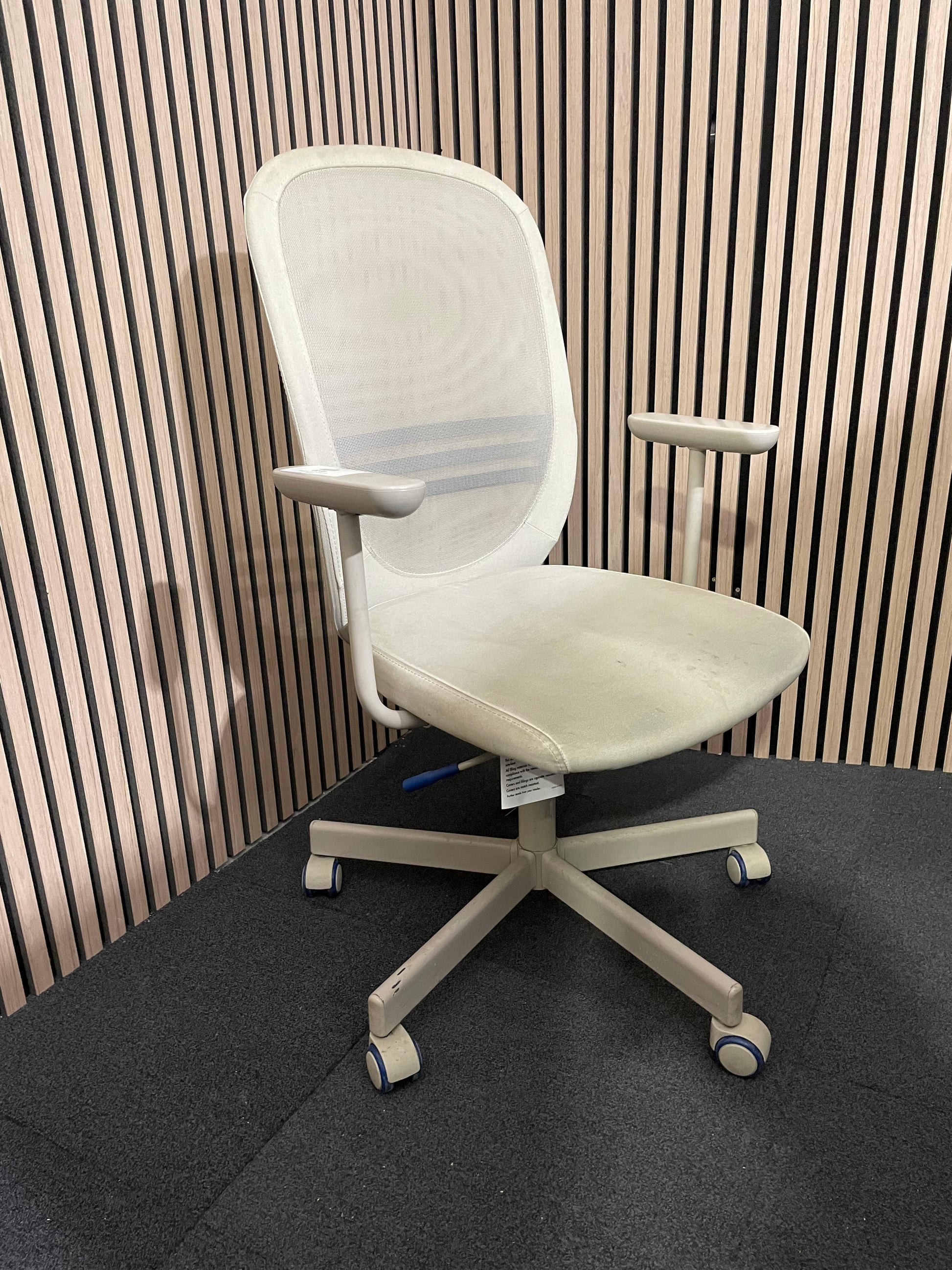 Flintan Mesh Back Swivel Chair w/ Arms