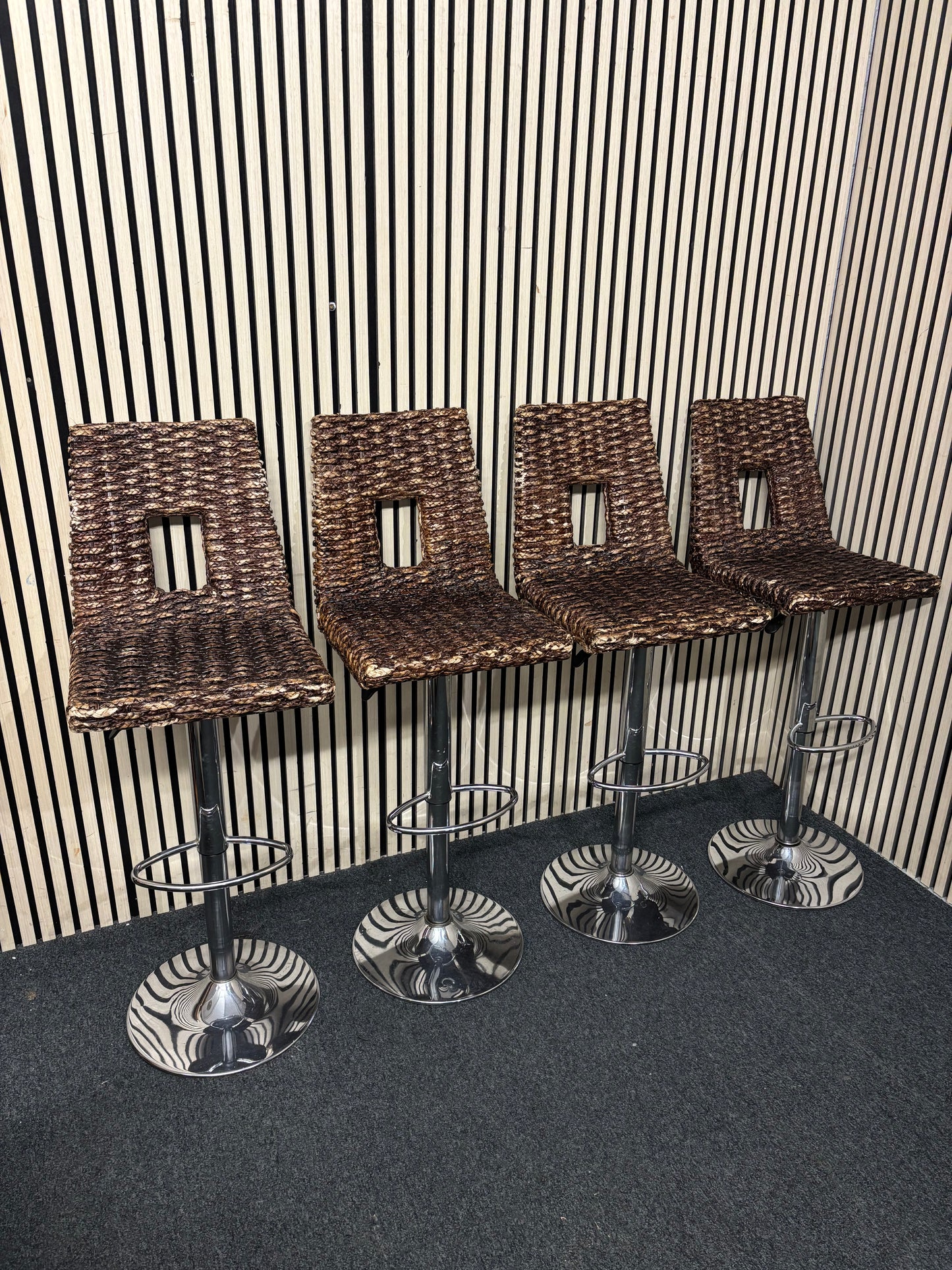 Wicker bar stools with back and solid chrome frame (SET OF 3) 43617