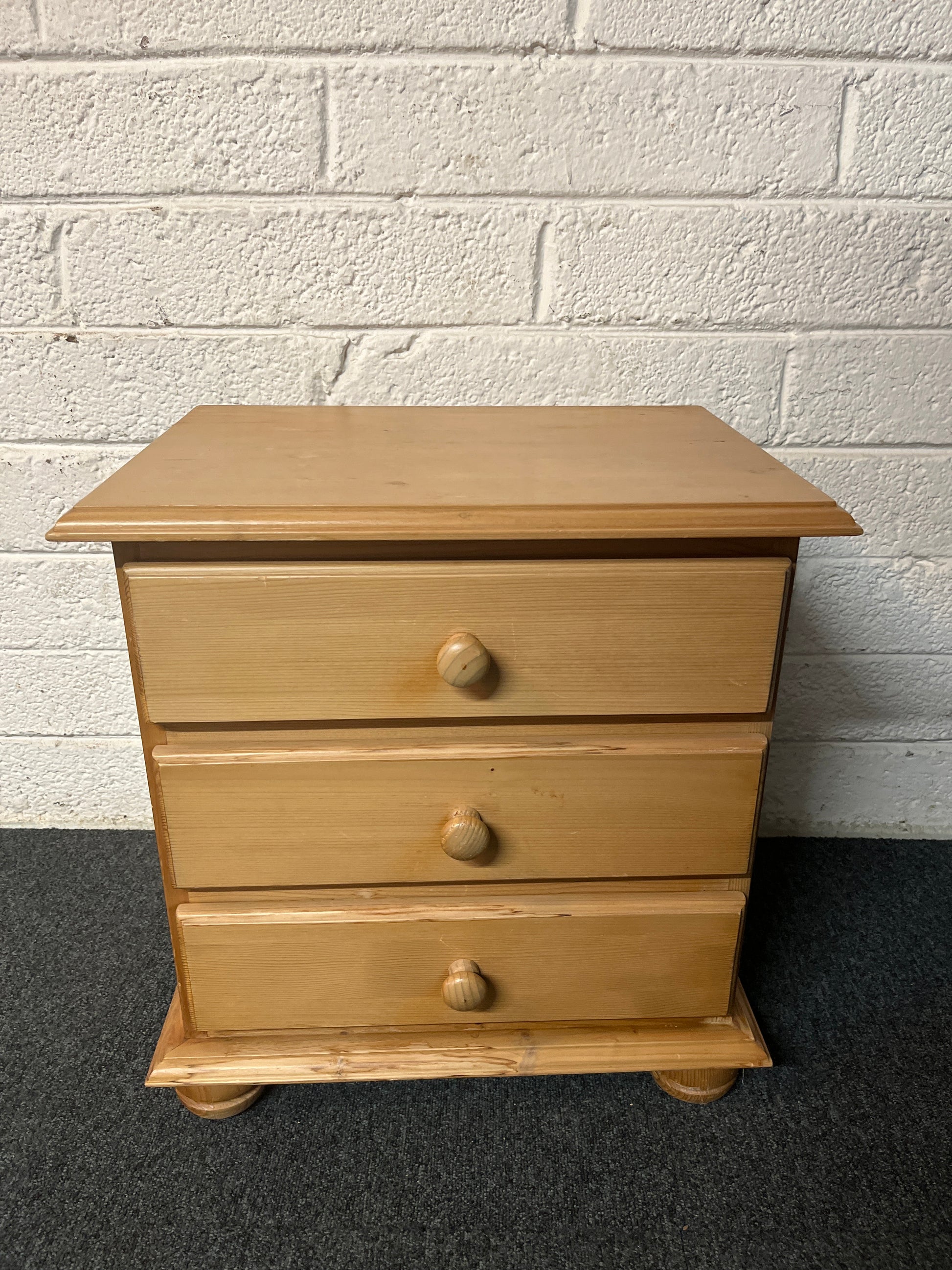3 drawer solid pine bedside locker (H 53 x W 50 x D 36 cm) 2225
