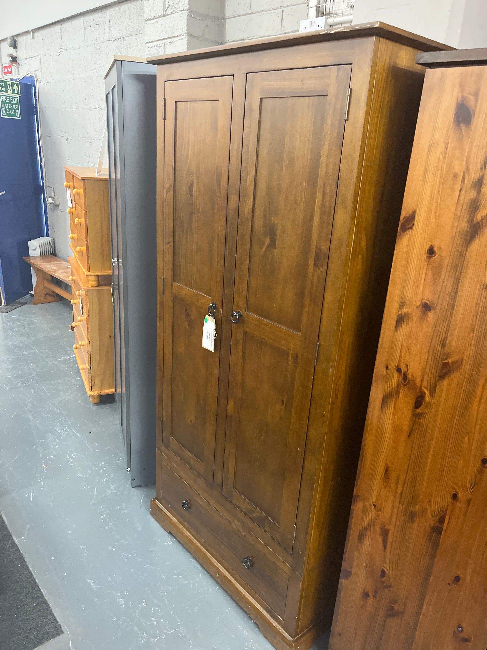 Tall 2 door solid pine stained wardrobe (H 180 x W 90 x D 58 cm) 1325