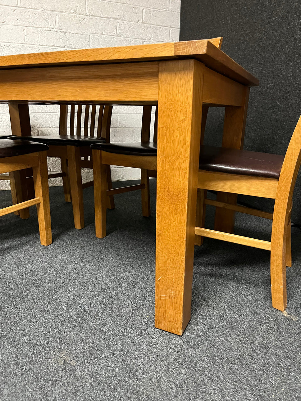Solid oak extendable dining table (H 780 x W 1500 x D 900 mm) with 6 no. matching chairs with black pu leatherette cushion  1225