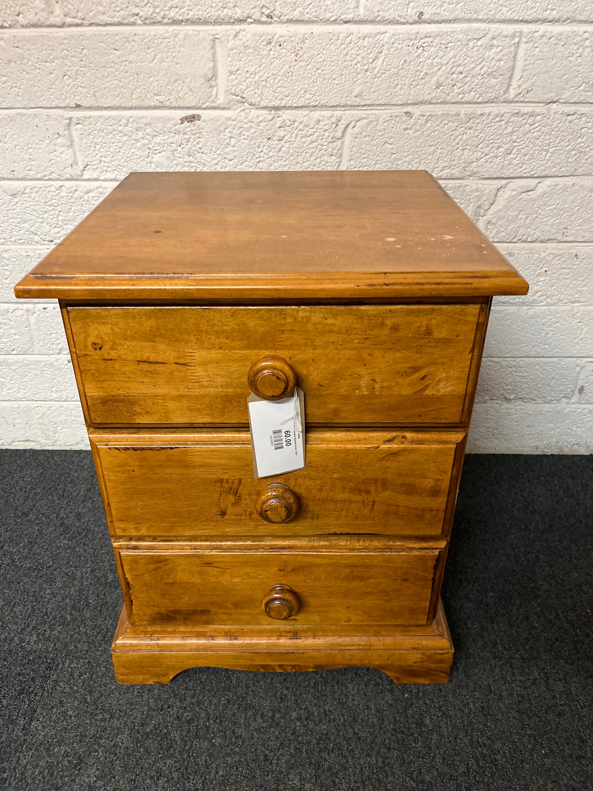 Natural pine 3 drawer bedside locker 3225