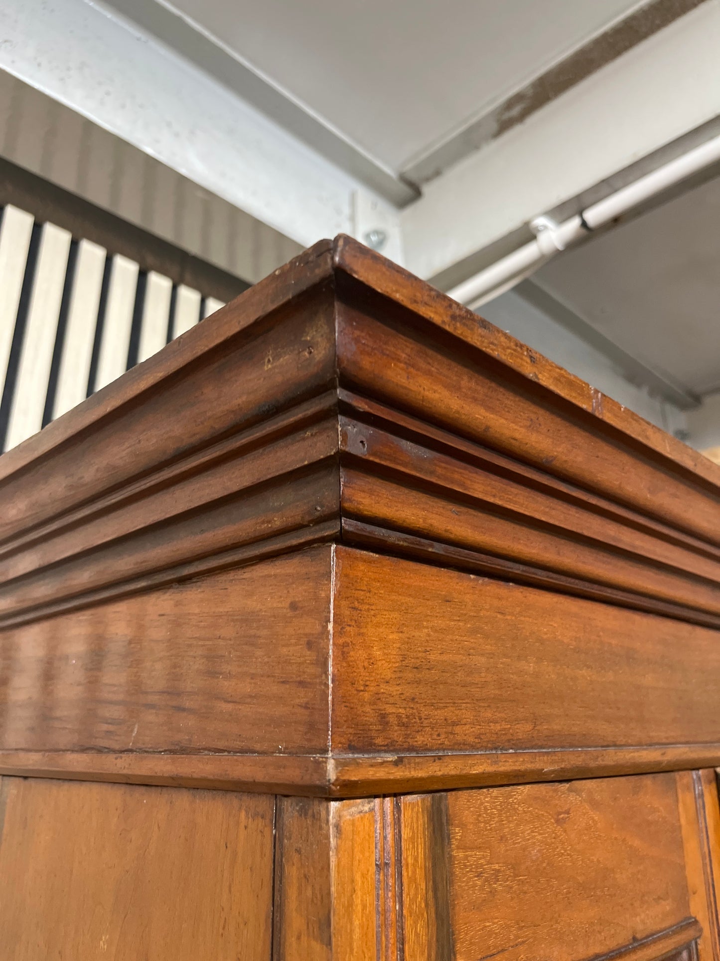 Antique dark mahogany tall ornate single door wardrobe with details (H 200 x W 112 x D 50 cm) 1425