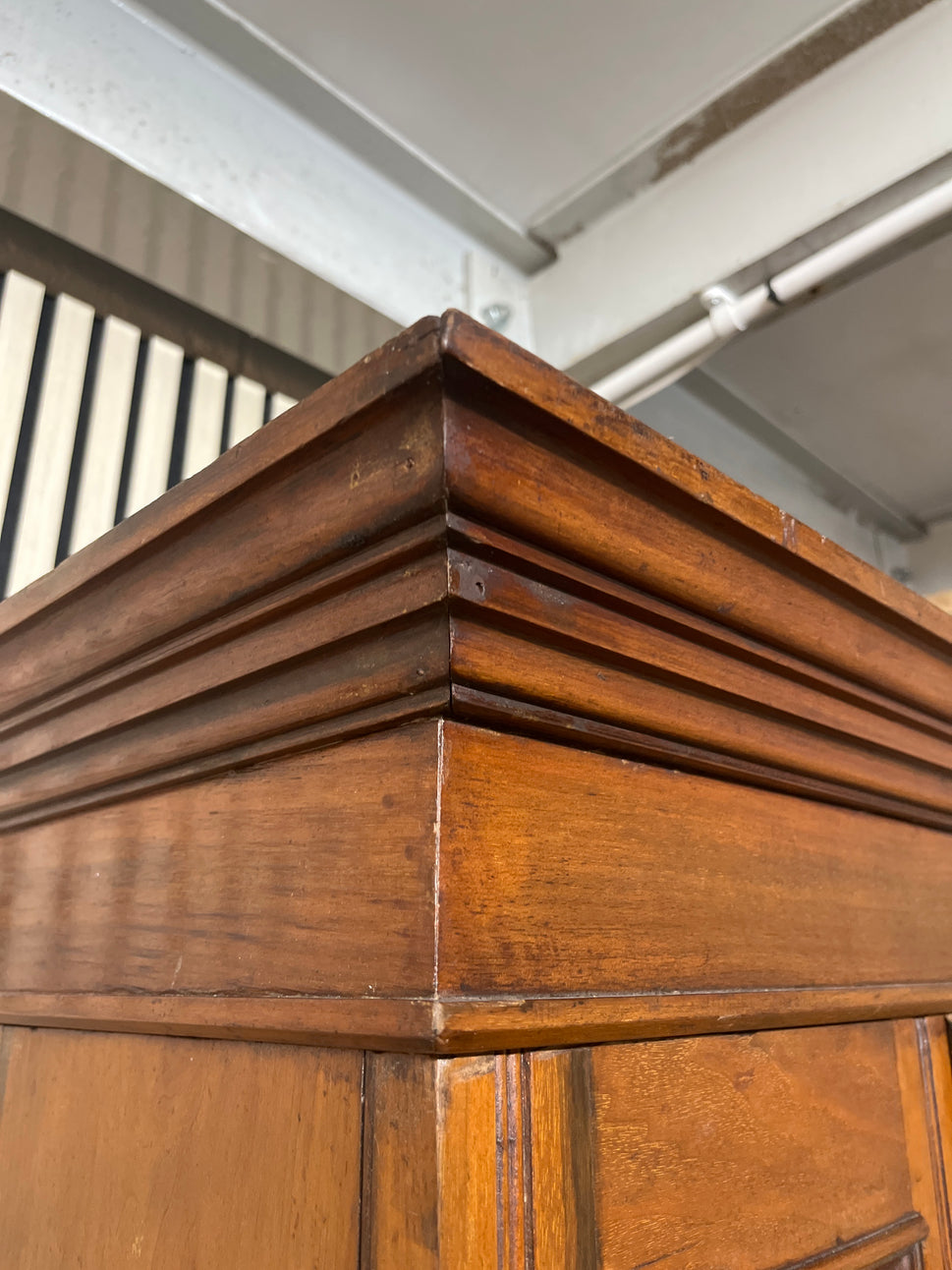 Antique dark mahogany tall ornate single door wardrobe with details (H 200 x W 112 x D 50 cm) 1425