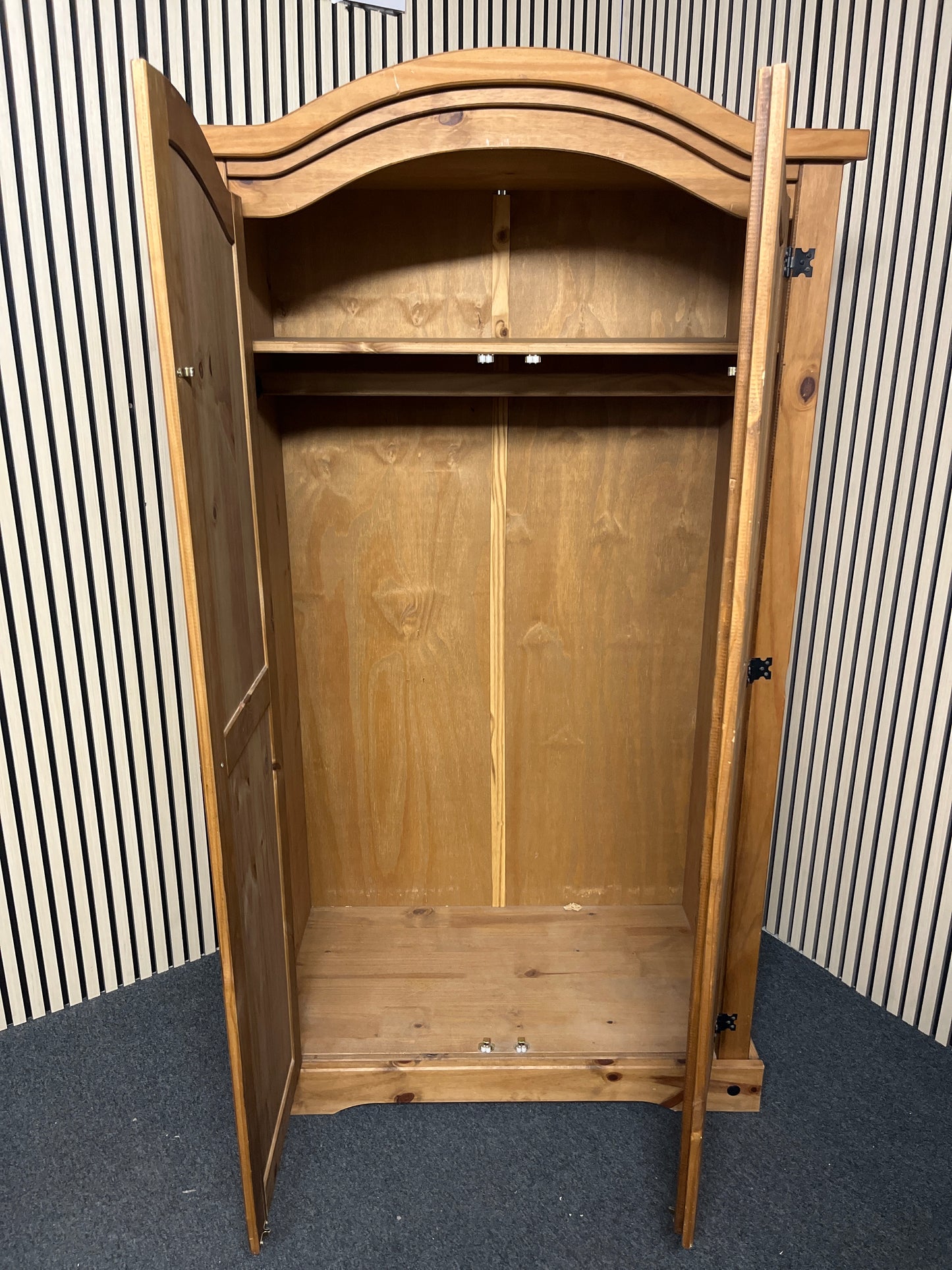 Tall 2 door waxed pine wardrobe (H 190 x W 105 x D 57 cm) 2325