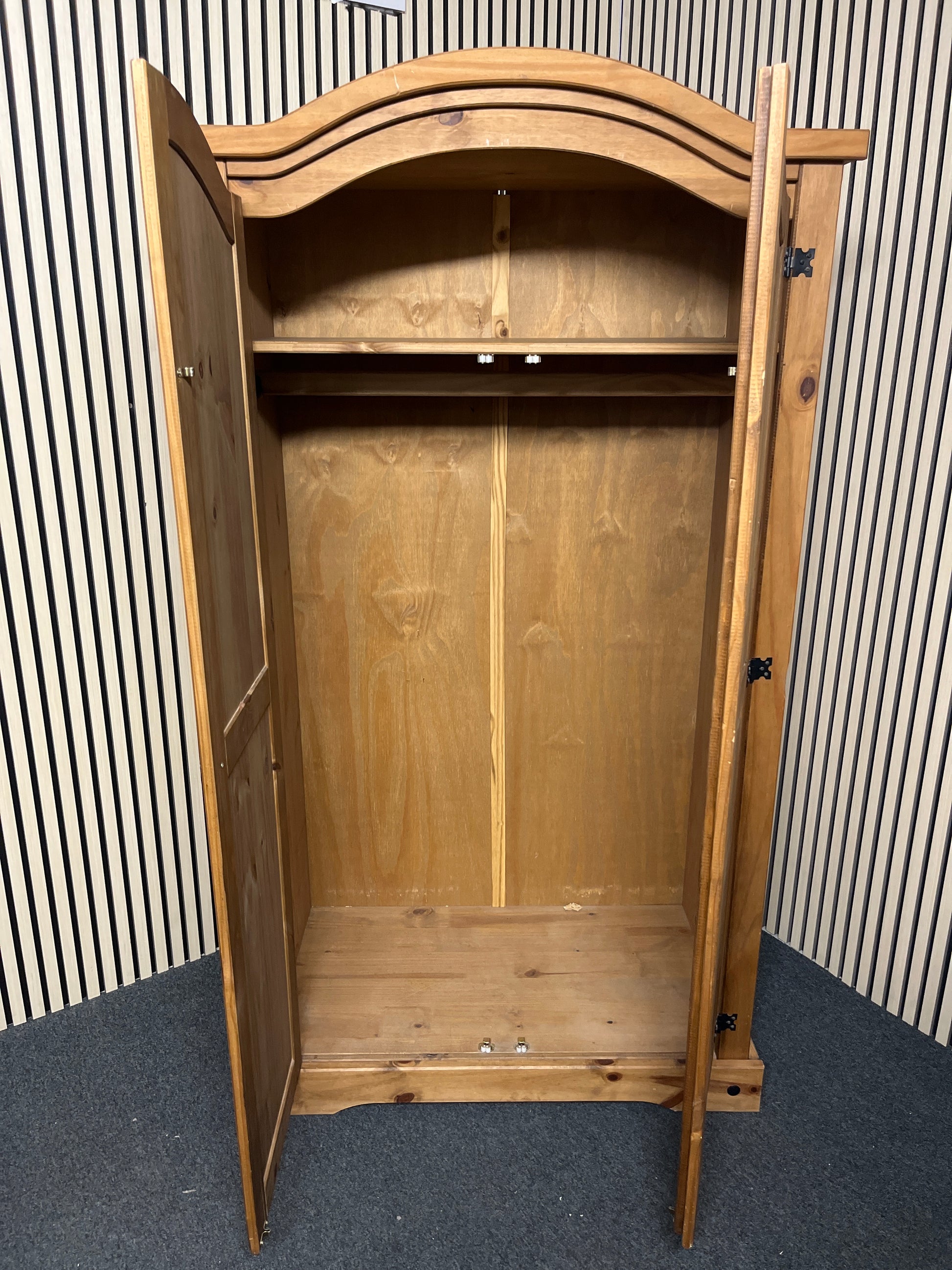 Tall 2 door waxed pine wardrobe (H 190 x W 105 x D 57 cm) 2325