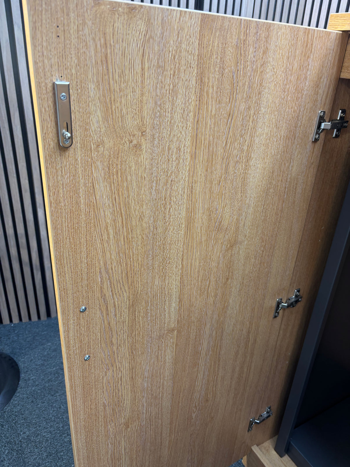 Medium 2 door oak laminate storage unit with internal metal shelves and handles. 120Hx102Wx55D  J3920