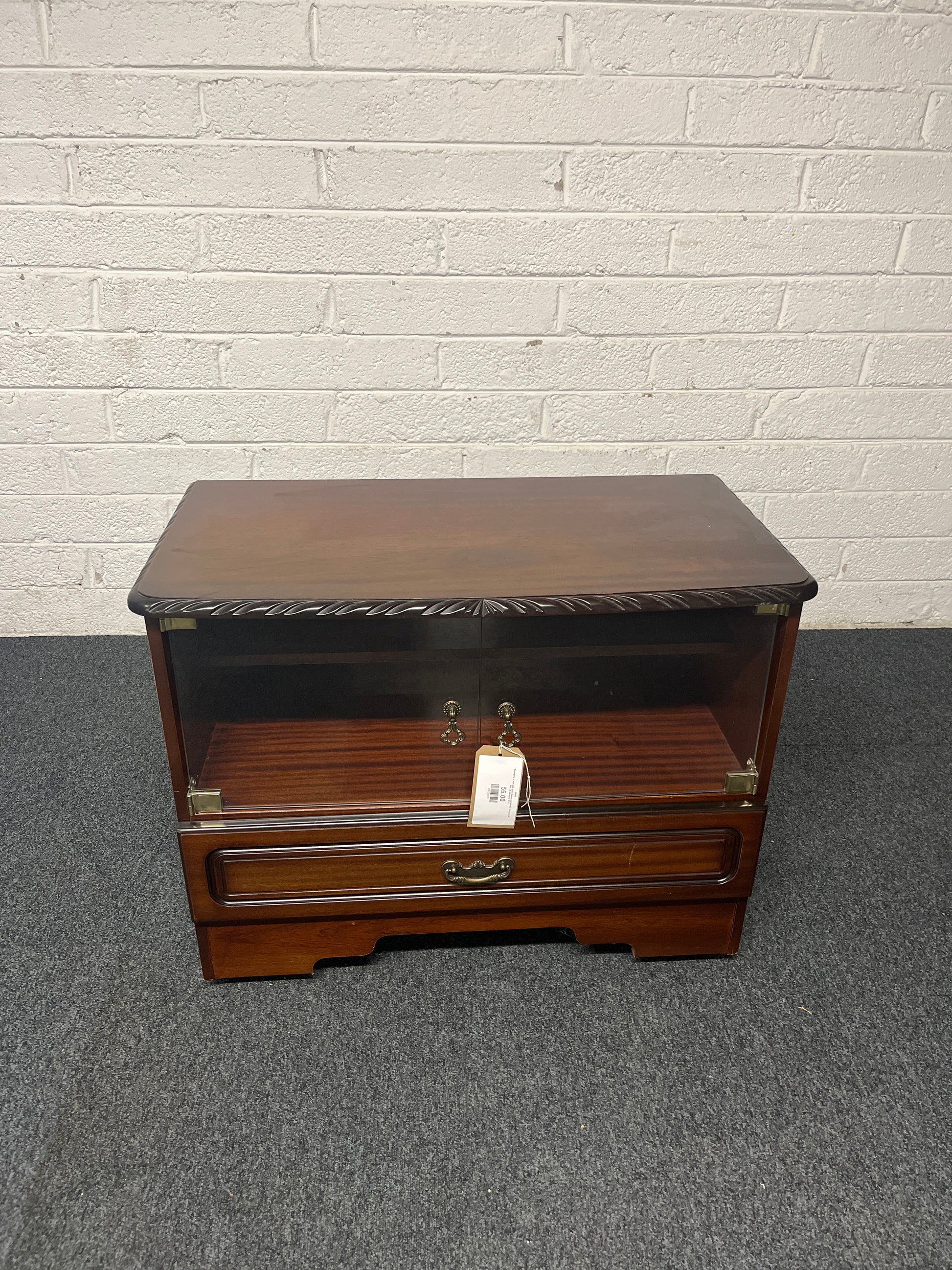Mahogany tv unit with glass doors and drawer (H 630 x W 800 x D 450 mm) 3125