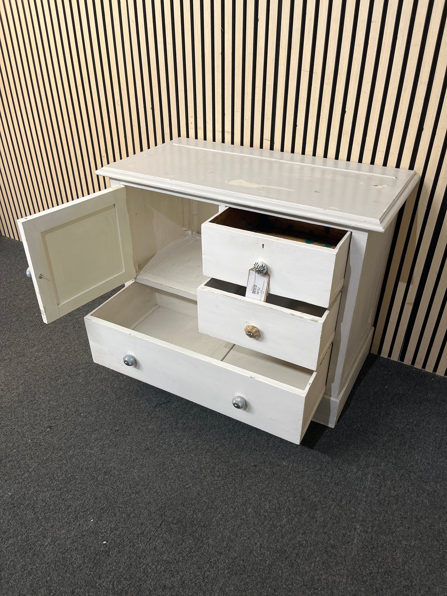 Grey solid wood storage unit (H 74 x W 93 x D 48 cm) 43753
