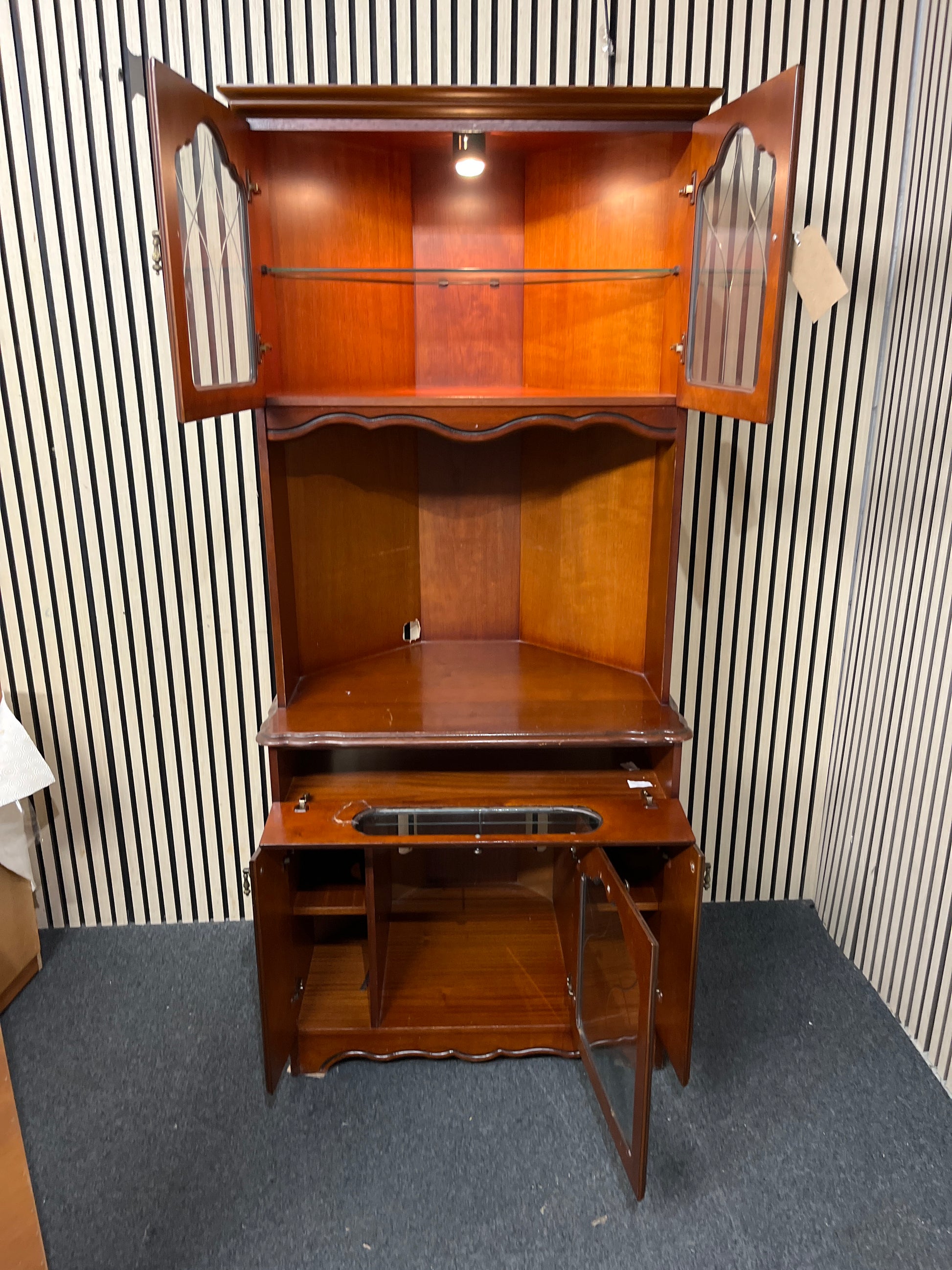 Tall mahogany cornered tv unit with storage (H 184 x W 80 x D 60 cm) 43989