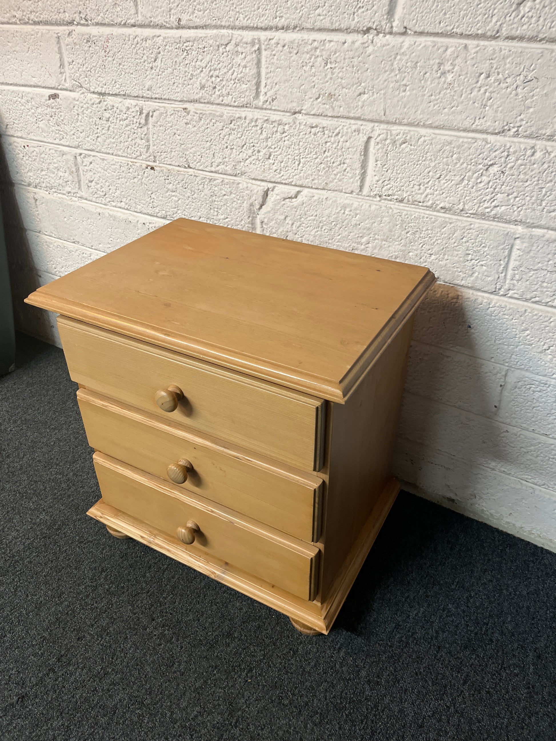 3 drawer solid pine bedside locker (H 53 x W 50 x D 36 cm) 2225